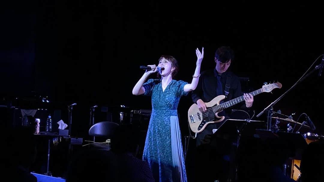 平野綾さんのインスタグラム写真 - (平野綾Instagram)「AYA HIRANO﻿ 1st Musical Concert 2019﻿ 〜Starry✴︎Night〜﻿ Blue Note Nagoya﻿ ﻿ ﻿ やっとセットリストを載せられます！﻿ ご覧ください。﻿ ※英語表記は英語歌唱です。﻿ ﻿ ﻿ M1.夢に見るマンダレイ(レベッカ)﻿ M2.Part of Your World(The Little Mermaid)﻿ ﻿ M3.オン・マイ・オウン(レ・ミゼラブル)﻿ M4.I Dreamed a Dream(Les Miserables)﻿ ﻿ M5.星のカケラ(平野綾楽曲)﻿ M6.God Knows...(『涼宮ハルヒの憂鬱』劇中歌)﻿ ﻿ M7.Something Different(The Bands Visit)﻿ ﻿ M8.ウィーンミュージカルメドレー﻿ 私だけに(エリザベート)﻿ 100万のキャンドル(マリー・アントワネット)﻿ 星から降る金(モーツァルト！)﻿ 我が父は王(レディ・ベス)﻿ レベッカ(レベッカ)﻿ 私だけに(エリザベート﻿ ﻿ ﻿ EN1.ダンスはやめられない(モーツァルト！)﻿ ﻿ EN2.秘めた想い(レディ・ベス)﻿ ﻿ ﻿ ﻿ 全身全霊で歌わせていただきました！﻿ 芝居を意識した歌で、会場を一瞬で劇場空間にできるように。﻿ 役の切り替えを瞬時にし、次々と変化していくのは本当に大変で、﻿ ひとつのコンサートの間に何人もの人生を生きたようでした。﻿ 感情ぼろぼろ出た。﻿ 魂削りまくった。﻿ 濃かった‼︎‼︎﻿ ﻿ 演じる私もですが、観てくださっている皆さまも相当消耗したと思います💦﻿ ありがとうございました‼︎﻿ ﻿ 近いうちに2nd Concertが開催できますように✨﻿ ﻿ ﻿ ﻿ ﻿ #ayahirano1stmusicalconcert2019starrynight﻿ #bluenotenagoya #ブルーノート名古屋﻿ #musicalconcert #starrynight﻿ #ayahirano #平野綾」8月21日 0時49分 - a_ya.hirano