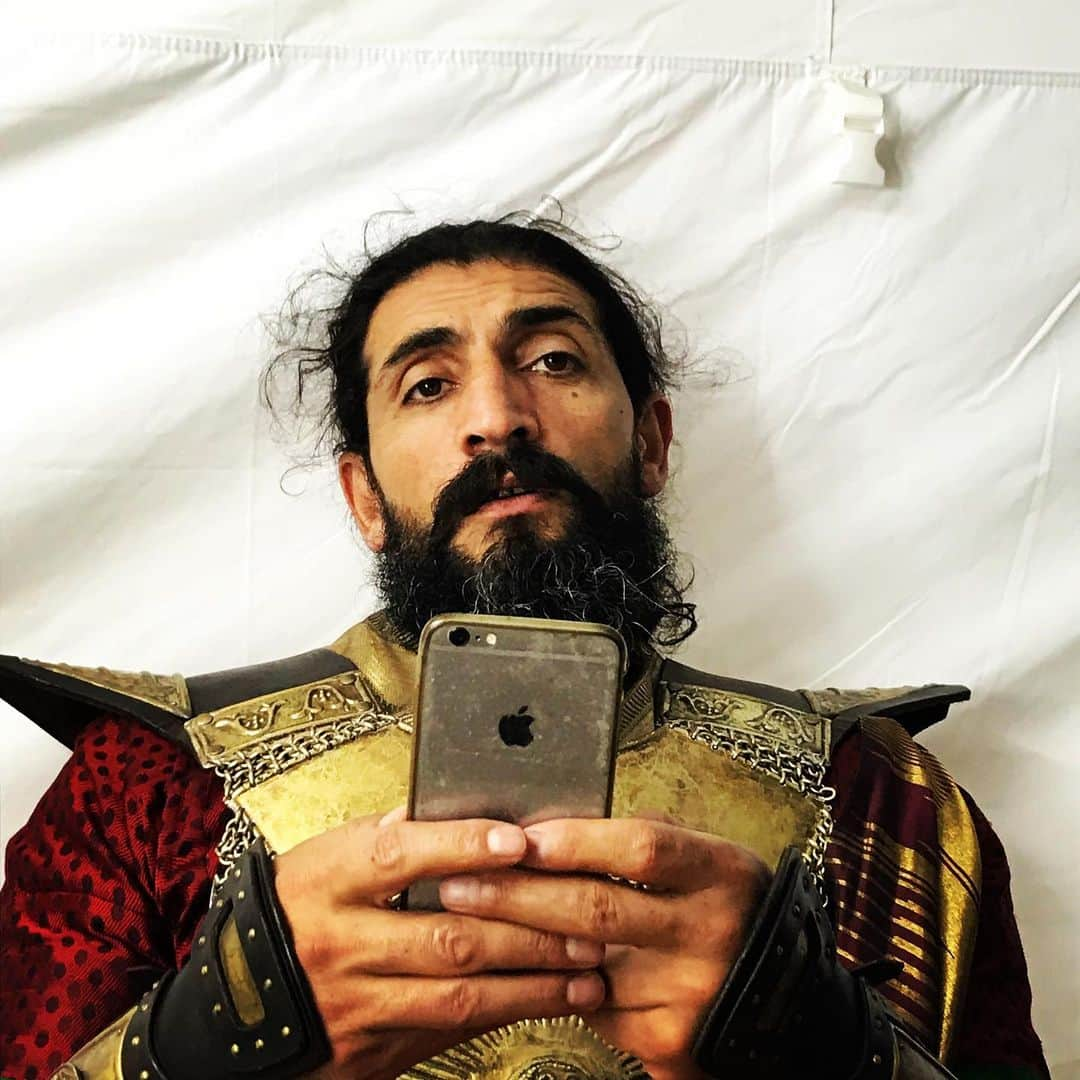 ヌーマン・エイカーさんのインスタグラム写真 - (ヌーマン・エイカーInstagram)「Sorry what? no #phones on #set ? #pardon #sette #telefon #hayir mis? ;) @disneyaladdin @disney #remake #realfiction #aladdin #jasmin #genie」8月21日 0時51分 - numanoffice