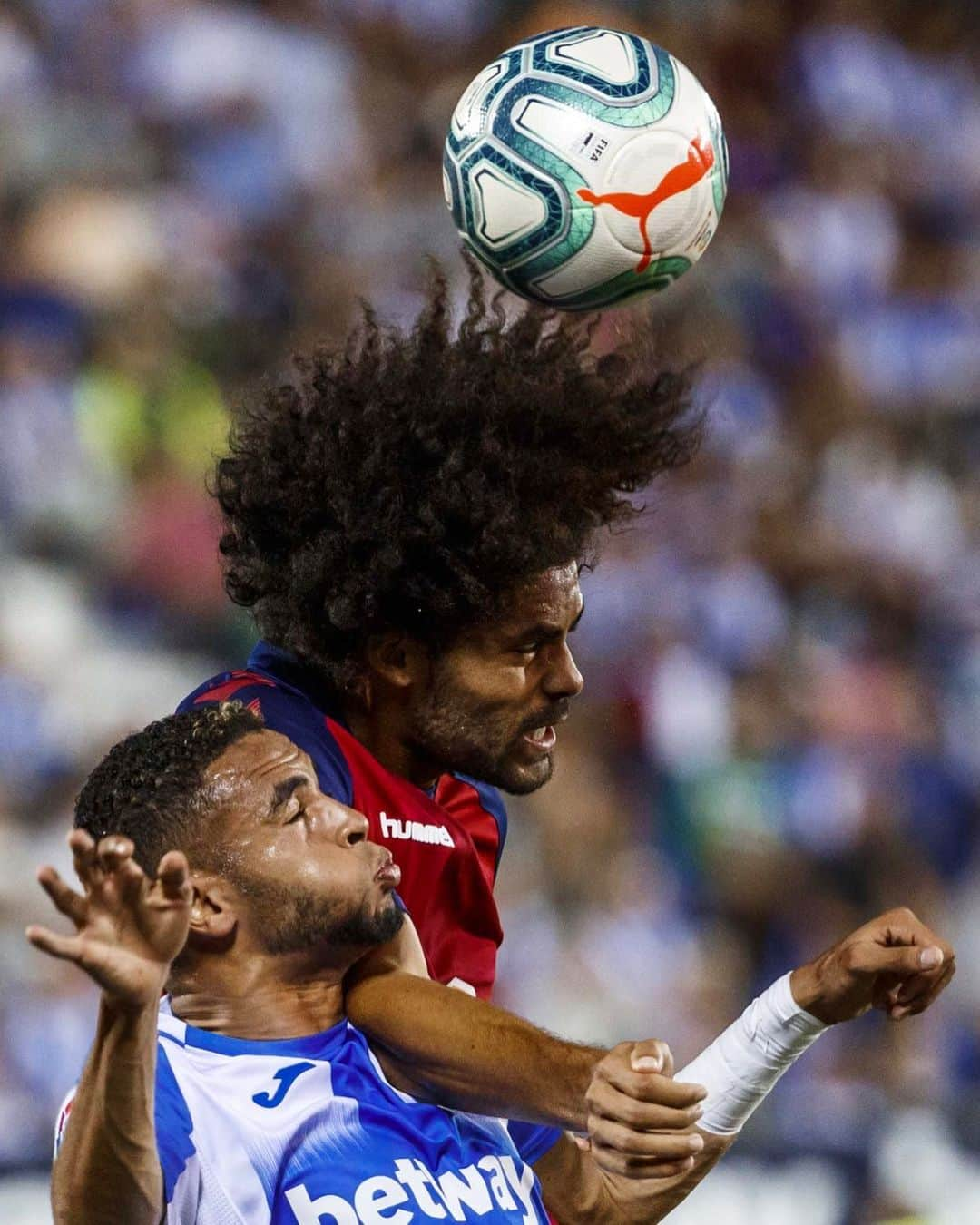 LFPさんのインスタグラム写真 - (LFPInstagram)「FLYING to the BALL ✈️⚽️ • #Osasuna #Leganes #LaLiga #LaLigaSantander #Football」8月21日 1時03分 - laliga