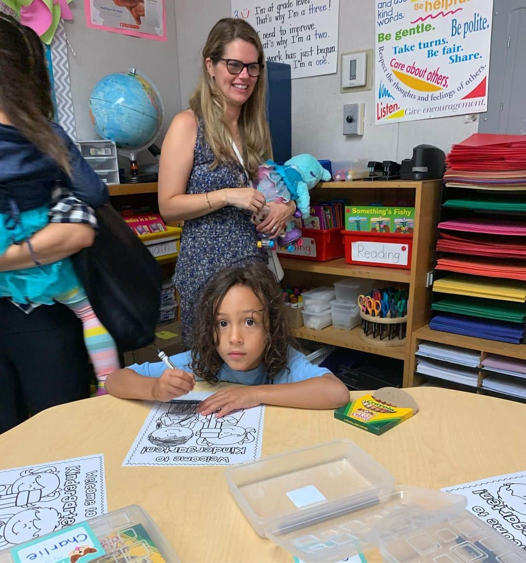 ダニア・ラミレスさんのインスタグラム写真 - (ダニア・ラミレスInstagram)「#kindergarten Here we go! #allSmiles @mygaiaaether #nevervousmami #proudmami #alreadyatwork #proudpapa」8月21日 0時57分 - daniajramirez