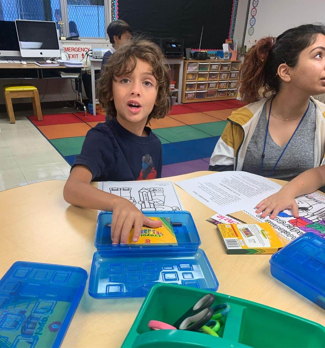 ダニア・ラミレスさんのインスタグラム写真 - (ダニア・ラミレスInstagram)「#kindergarten Here we go! #allSmiles @mygaiaaether #nevervousmami #proudmami #alreadyatwork #proudpapa」8月21日 0時57分 - daniajramirez