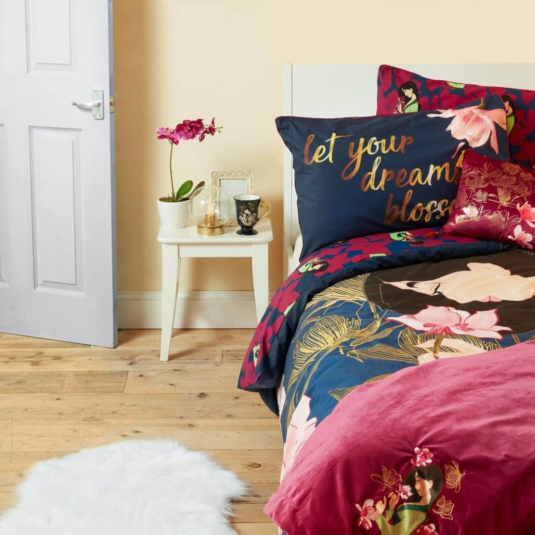 プリマークさんのインスタグラム写真 - (プリマークInstagram)「Best song in Mulan? Go 👇 Double Bedding £18/€20, Cushion £7/€8, Throw £6/€8 (Available in: 🇬🇧🇩🇪🇳🇱🇦🇹🇧🇪🇮🇪🇫🇷🇮🇹🇪🇸🇵🇹) #Primark #PrimarkHome #PrimarkXDisney #Mulan」8月21日 1時00分 - primark