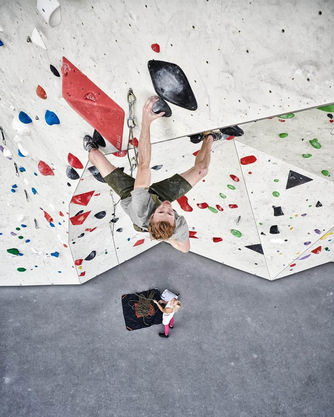 Mammutさんのインスタグラム写真 - (MammutInstagram)「@jakob.schubert and @sierrablaircoyl are at home on the climbing wall. Check out our new collection with the link in bio.  #mammut_swiss1862 #climbing #climbingtraining #useyourcity #breakthelawofgravity」8月21日 1時00分 - mammut_swiss1862