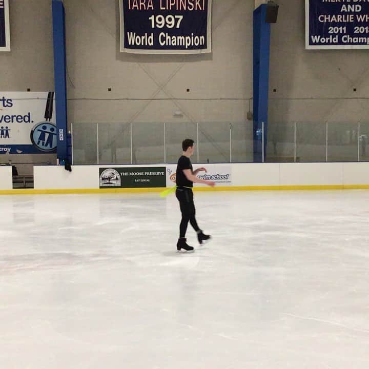 ジョーダン・モエラーのインスタグラム：「“Ease My Mind” by Ben Platt Choreography by Jeremy Abbott  Very excited to show off my new short program this season. @idreamofjeremy created something special and I can’t wait to share it with you 😊 @bensplatt  #figureskating #newseason #shortprogram #benplatt #jordansmindneedseasing」