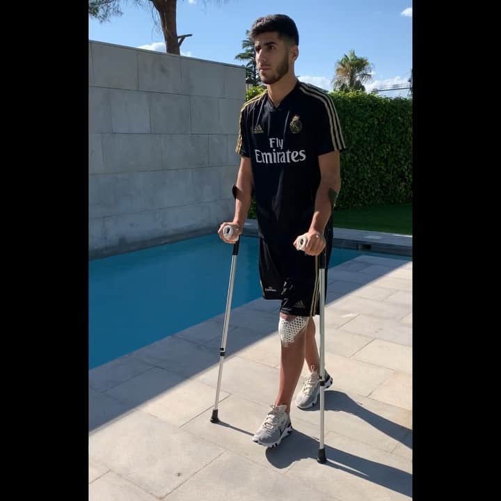 マルコ・アセンシオのインスタグラム：「Dos semanas desde la operación. Paso a paso sigo avanzando en la recuperación. Gracias por el apoyo. ¡Seguimos! 💪🏽 / Two weeks since the operation. Step by step I advance in my healing. Thanks for the support. We keep on! 💪🏽」