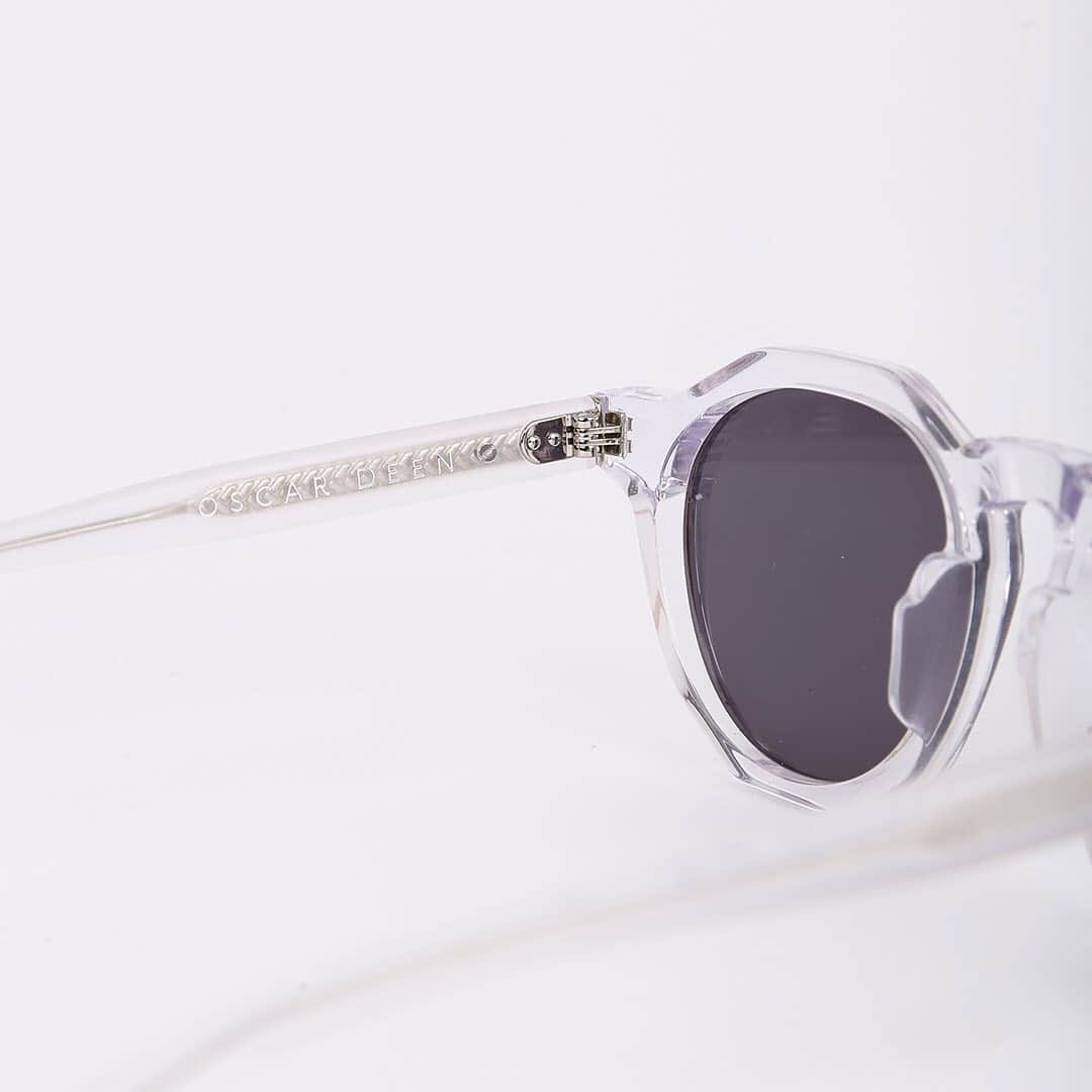 フォークさんのインスタグラム写真 - (フォークInstagram)「Treat your eyes to an upgrade this summer and shop our new range of sunglasses. Designed in London with @oscardeeneyewear link in bio #folkclothing #sunglasses #summer」8月21日 1時08分 - folkclothing