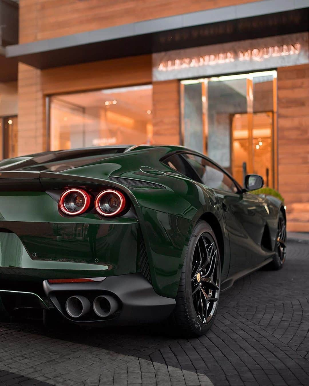 CarsWithoutLimitsさんのインスタグラム写真 - (CarsWithoutLimitsInstagram)「Verde British 812 SuperFast Photo @ivanorlov  #carswithoutlimits #ferrari #812superfast」8月21日 1時10分 - carswithoutlimits