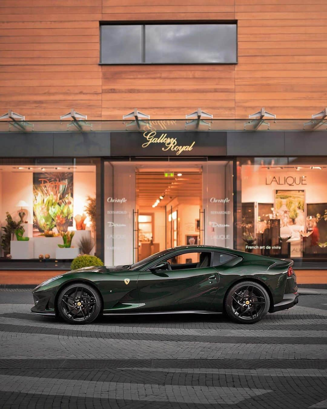 CarsWithoutLimitsさんのインスタグラム写真 - (CarsWithoutLimitsInstagram)「Verde British 812 SuperFast Photo @ivanorlov  #carswithoutlimits #ferrari #812superfast」8月21日 1時10分 - carswithoutlimits