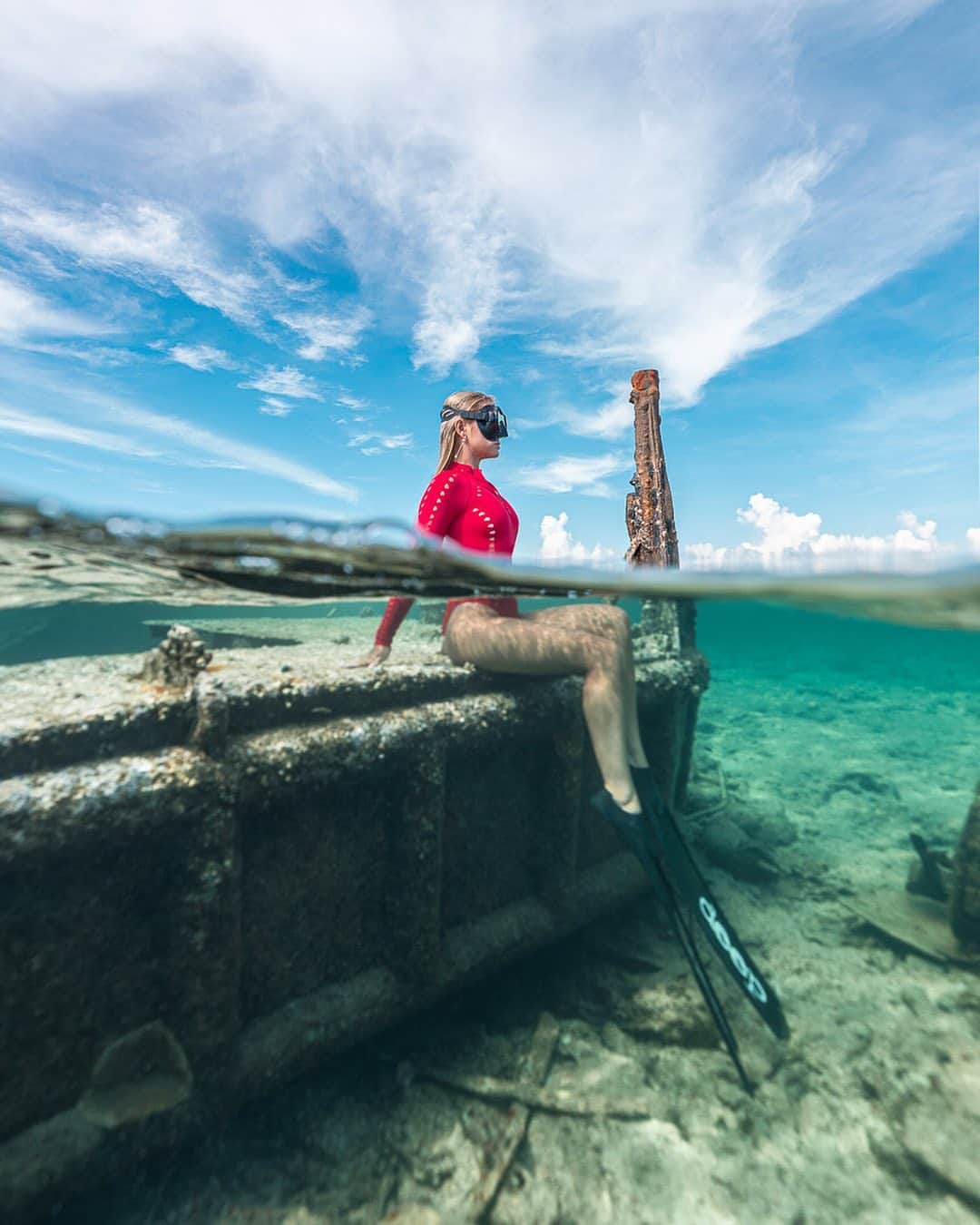 サシャ・カリスのインスタグラム：「Because of the vast shallow reefs surrounded Andros, it is home to many shipwrecks. The perfect place to explore and snorkel! 😍💦 @bahamasnationaltrust 📸 @andremusgrove」