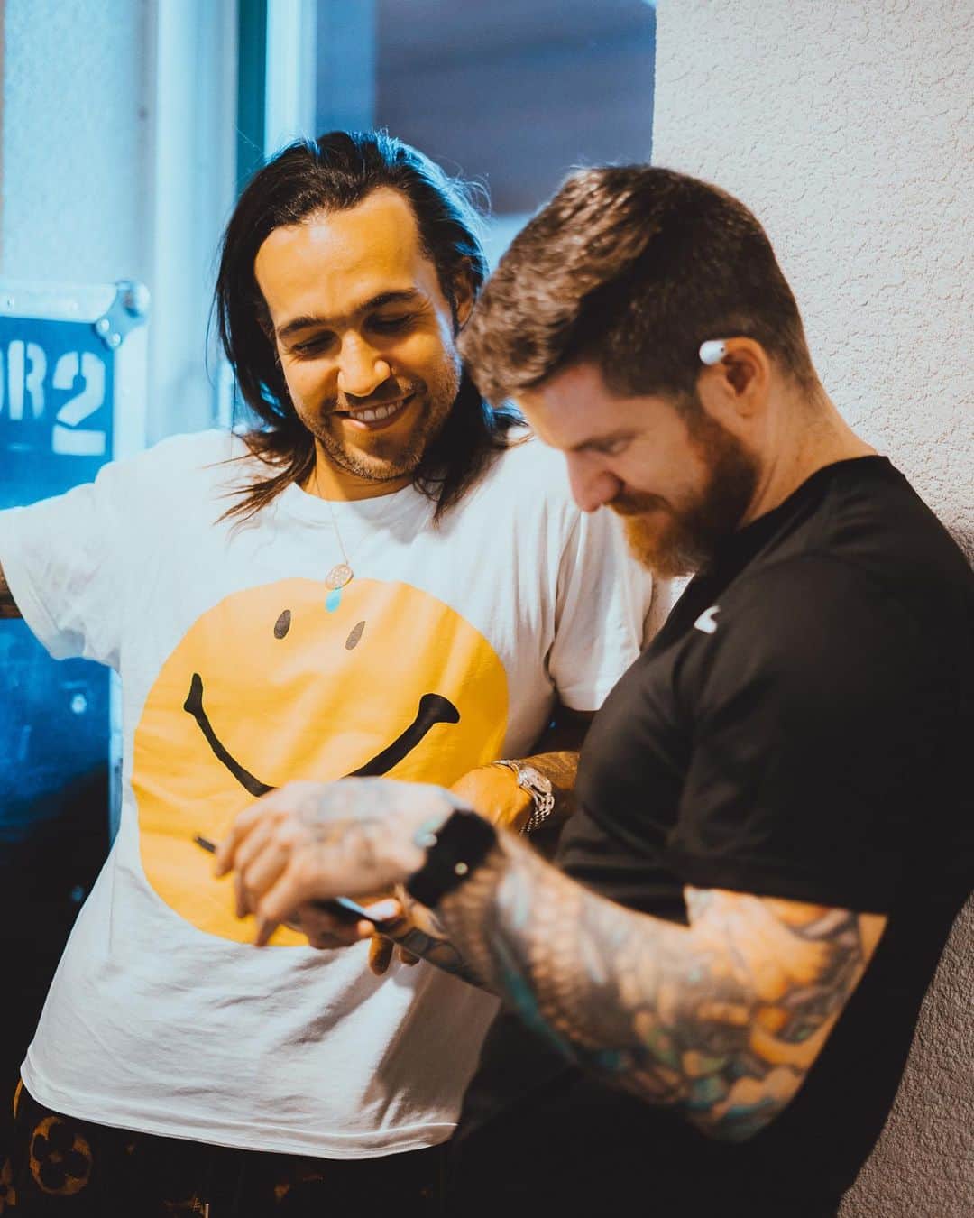 フォール・アウト・ボーイのインスタグラム：「Nothing but smiles 🙃」