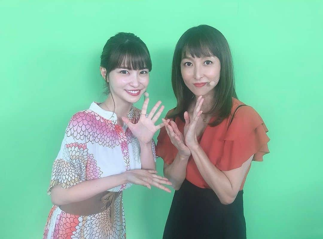 岸明日香さんのインスタグラム写真 - (岸明日香Instagram)「今日は収録2本撮りで、90年代グラビアレジェンドのかとうれいこさんとお会いできました💕 昔から人気が出るレジェンドの方々は、見た目が美しいだけじゃなくて、心が洗練されていてとにかく人柄が素敵な人ばっかり🥺💕 皆さんに愛される理由がわかります💓  今夜、1時からのテレ東ドル箱みてね！」8月21日 1時17分 - aspoo02