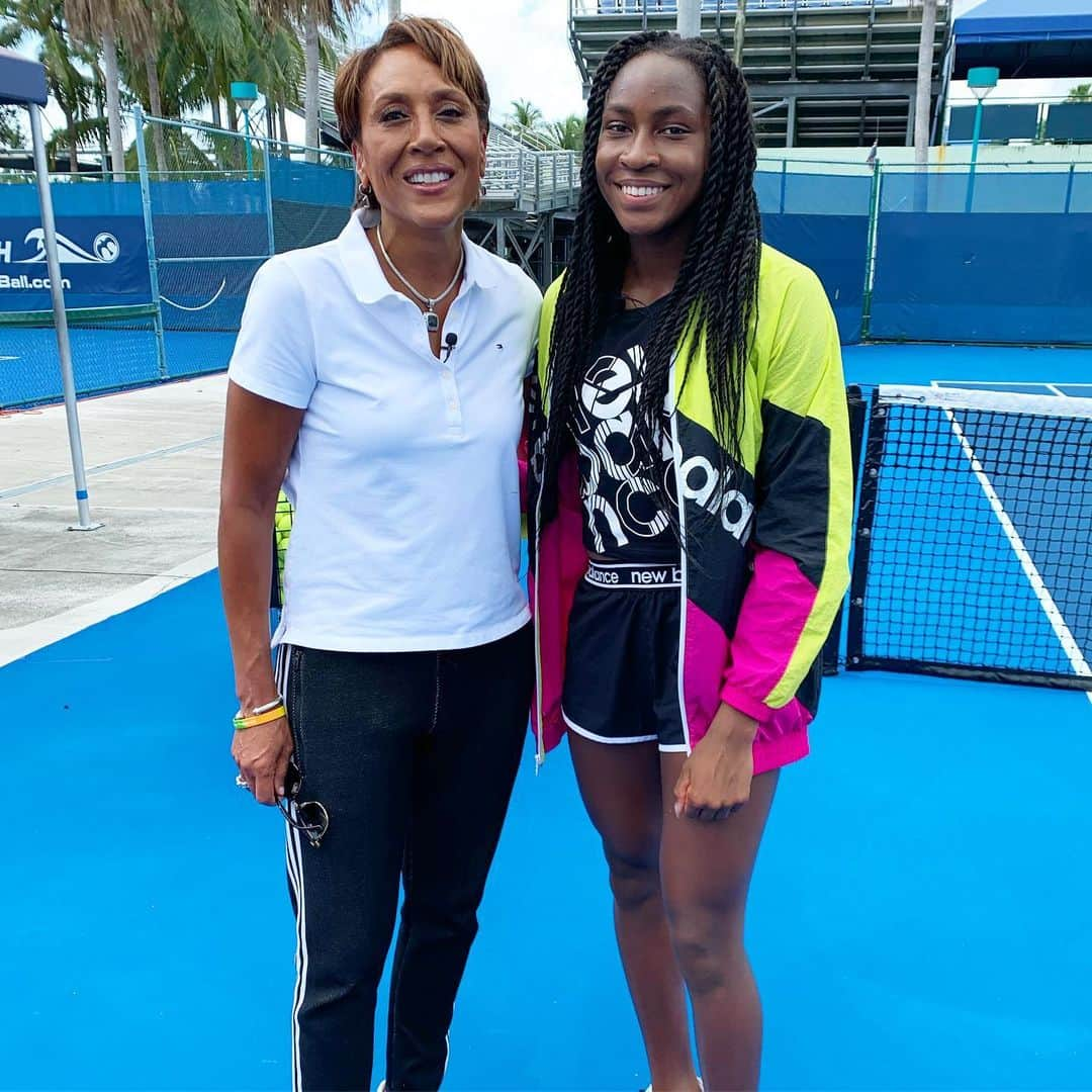 Good Morning Americaさんのインスタグラム写真 - (Good Morning AmericaInstagram)「15-year-old @cocogauff became a household name in the tennis world after beating 5-time Wimbledon champ Venus Williams in a match at the tournament last month. She talked to @robinrobertsgma abut what it was like to defeat one of her role models, how she’s adjusting to her newfound fame and her preparation for the #USOpen. Link in bio for the full interview! 🎾」8月21日 1時22分 - goodmorningamerica