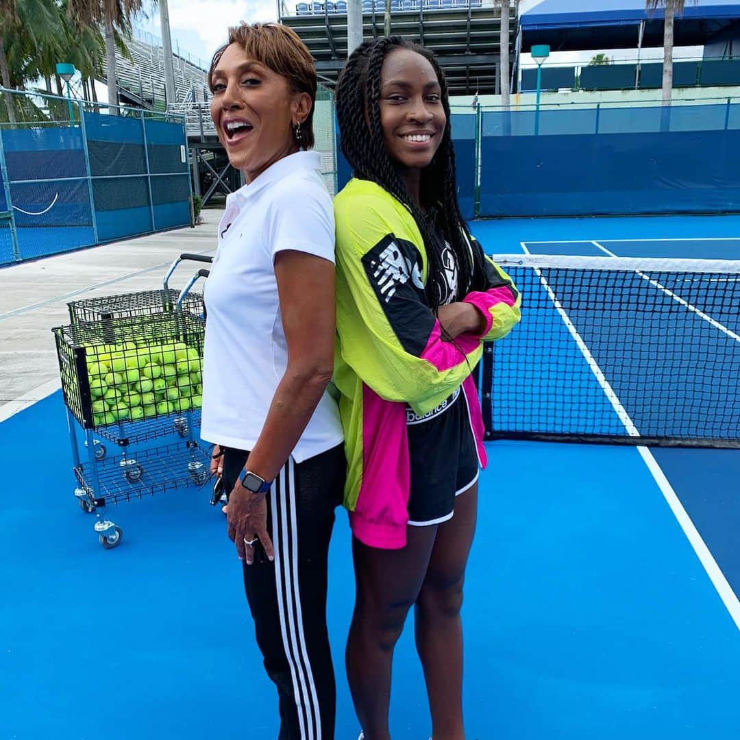 Good Morning Americaさんのインスタグラム写真 - (Good Morning AmericaInstagram)「15-year-old @cocogauff became a household name in the tennis world after beating 5-time Wimbledon champ Venus Williams in a match at the tournament last month. She talked to @robinrobertsgma abut what it was like to defeat one of her role models, how she’s adjusting to her newfound fame and her preparation for the #USOpen. Link in bio for the full interview! 🎾」8月21日 1時22分 - goodmorningamerica