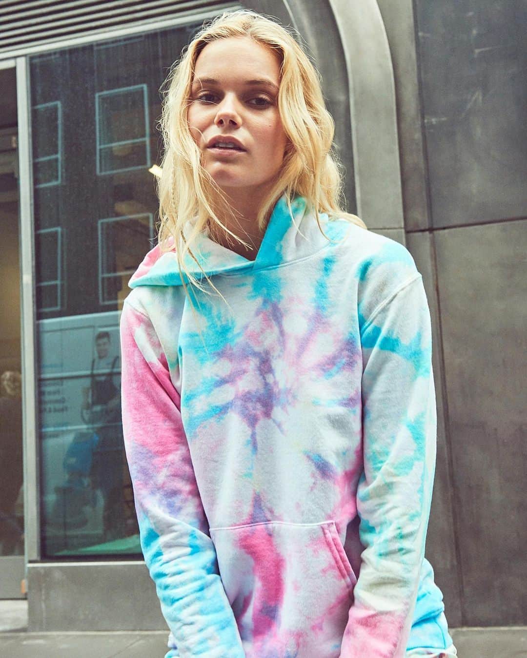 ダニジョーのインスタグラム：「Your favorite hoodie is BACK 🌈💕 tap to shop our best selling #tiedye hoodie」