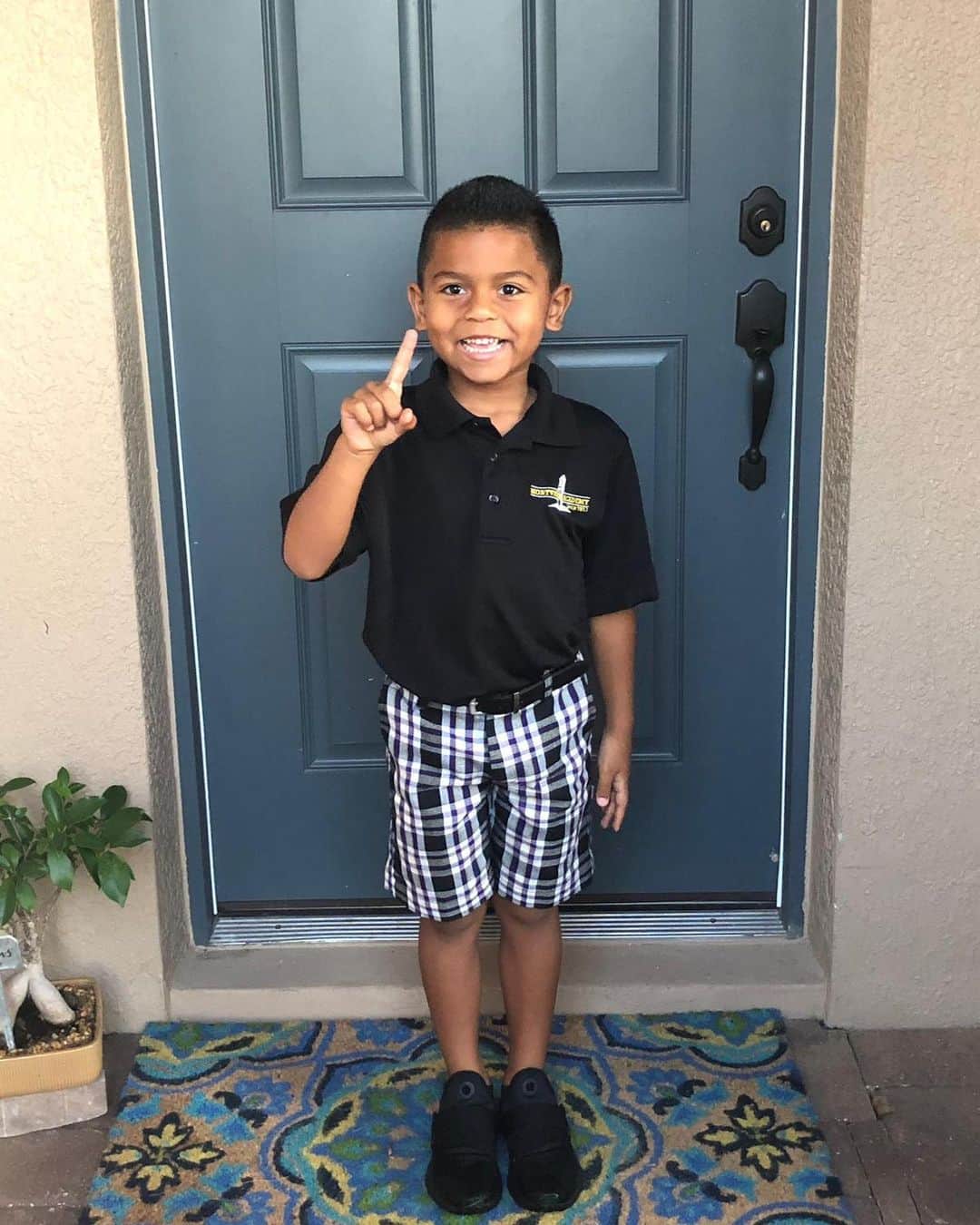 ヤシエル・プイグのインスタグラム：「First day back to the school 🏫 He looks very happy!」
