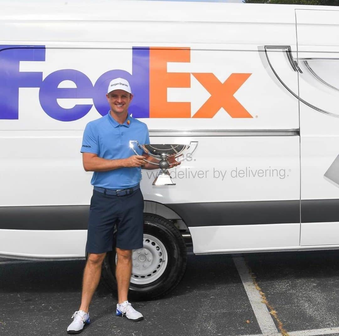 ジャスティン・ローズさんのインスタグラム写真 - (ジャスティン・ローズInstagram)「Just returned the #FedExCup back safe and sound!!@playofffinale ✍🏻🚚🏆 #FedEx」8月21日 1時45分 - justinprose99