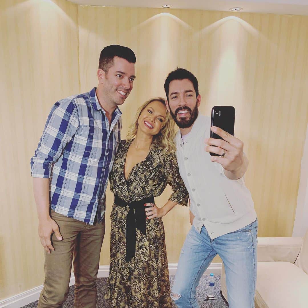 Eliana Michaelichin Bezerraのインスタグラム：「Eu e Eles!! #irmaosaobranobrasil #discoverymulher #discoveryhomeandhealth」