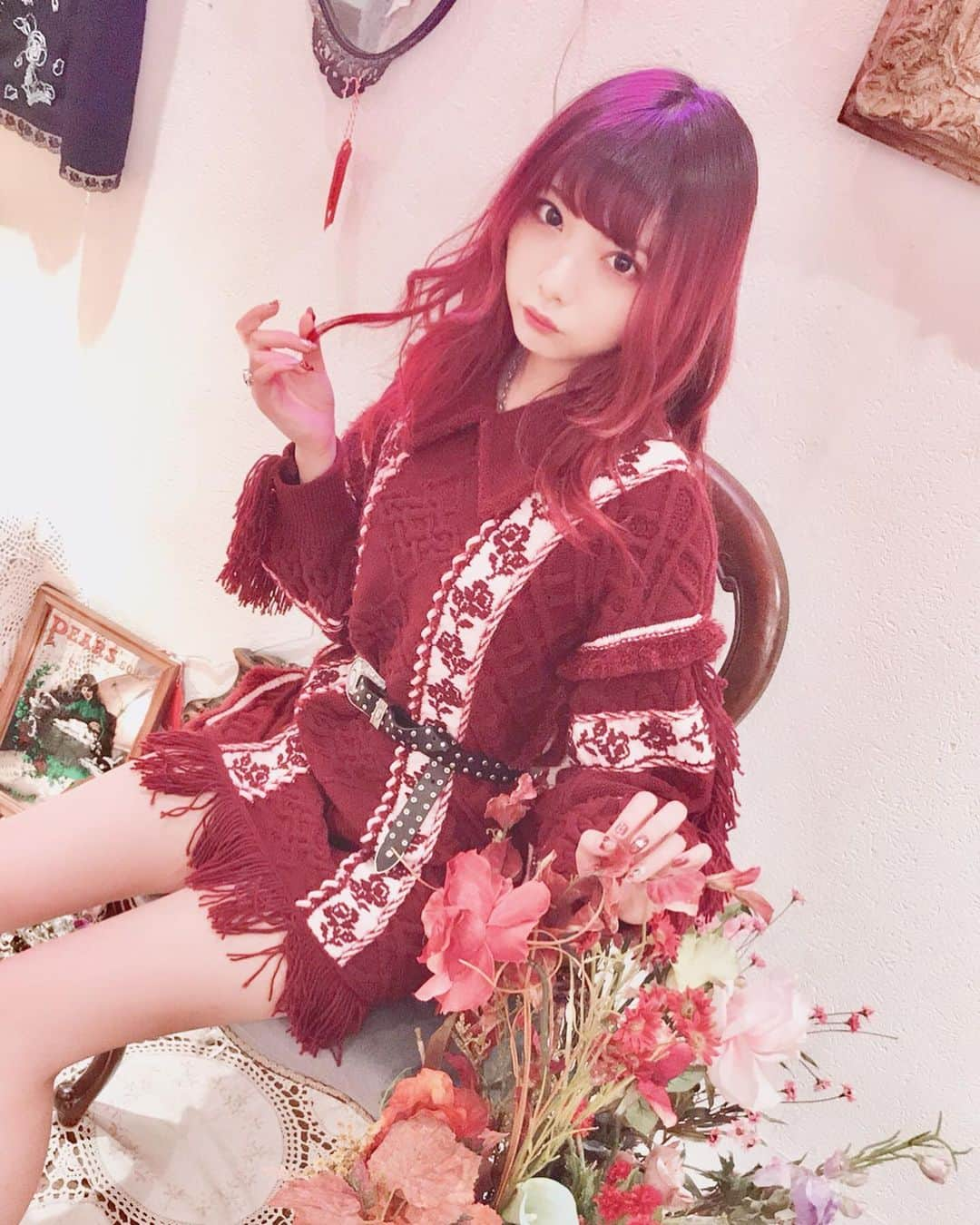 東佳苗さんのインスタグラム写真 - (東佳苗Instagram)「rurumu:2019aw snap❤︎❤︎❤︎ カレン🥰🌹このワンピもカーディガンもカレン絶対似合う…と思っていたのでしっくり☺️髪色も込みでの説得力がすごい🙏🏻🌹 (注:これはサンプルなので、実際はもうちょいワンピース丈伸びます🙏🏻) #rurumu #rurumu2019aw」8月21日 1時57分 - usagi_kanae