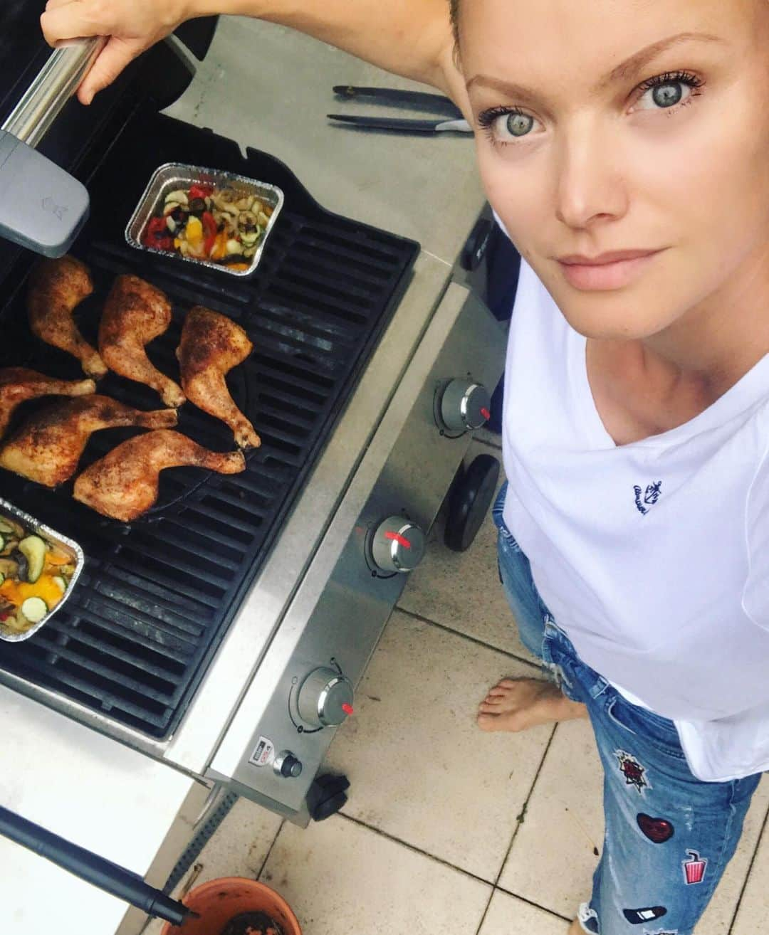 フランツィスカ・クヌッペさんのインスタグラム写真 - (フランツィスカ・クヌッペInstagram)「Dinner is almost ready ❤️💋🙌🏻🍗🌶✨ #dayoff #bbq #dinner #lecker #enjoylife #everysecond」8月21日 2時02分 - franziskaknuppe