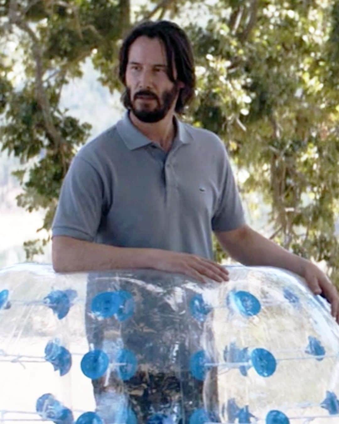のインスタグラム：「Where were you the first time you saw Keanu Reeves in a giant inflatable bubble? #KeanuTuesday」