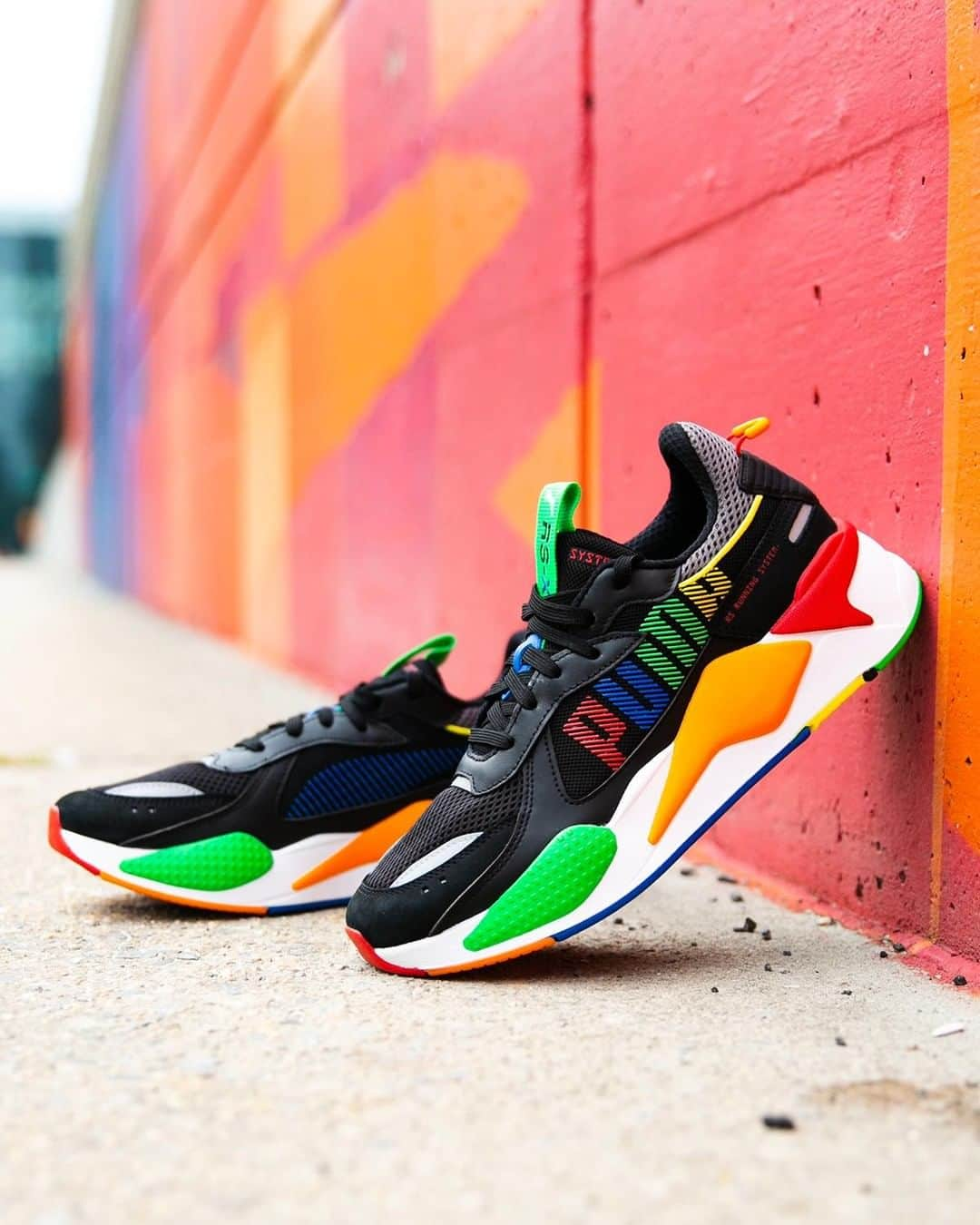 Foot Lockerさんのインスタグラム写真 - (Foot LockerInstagram)「Bold moves. #PUMA RS-X 'Bold' Available Now, Select Stores Now」8月21日 2時03分 - footlocker