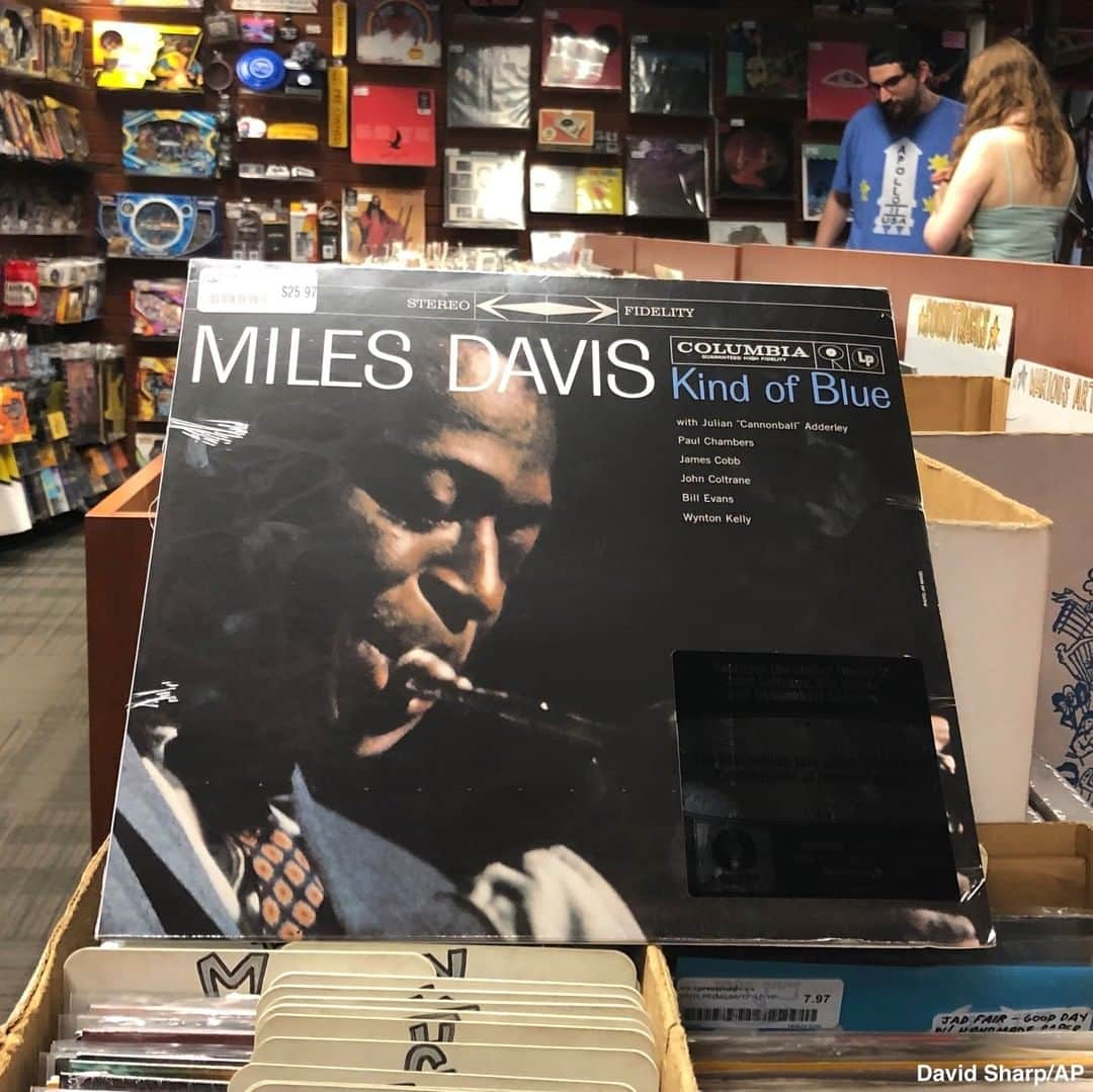 ABC Newsさんのインスタグラム写真 - (ABC NewsInstagram)「Miles Davis' iconic album "Kind of Blue" was released 60 years ago this week.  Drummer Jimmy Cobb, the last survivor of the musicians who assembled for the recording, is still playing music. #milesdavis #jazz #music #legend」8月21日 2時12分 - abcnews