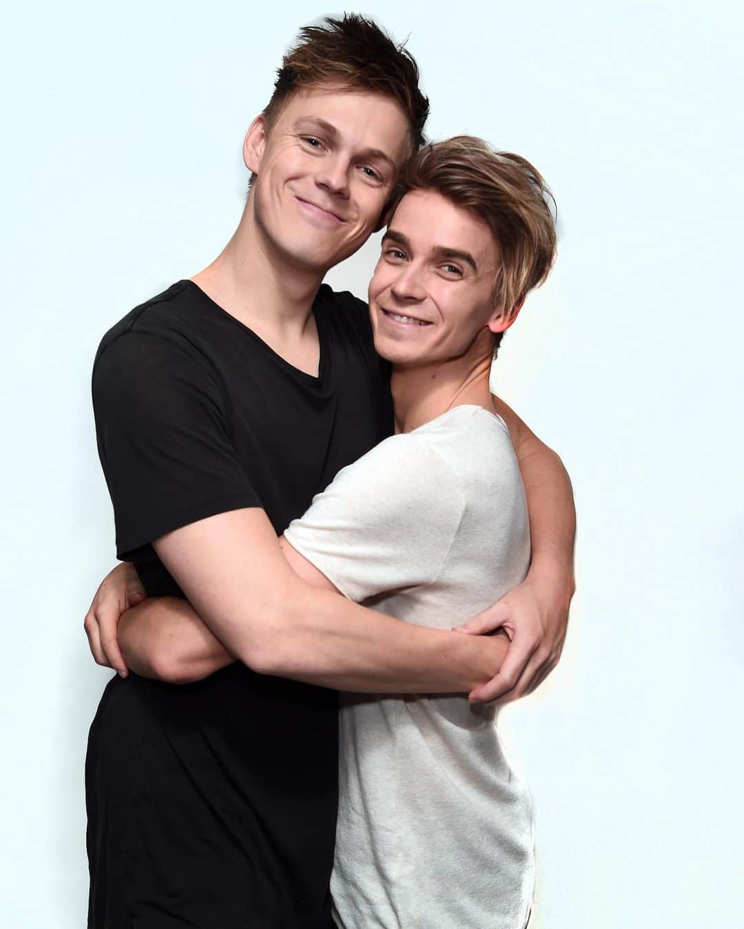 カスパー・リーのインスタグラム：「From B-Team-Rugby-Water-Boy at school to a West End Star! I couldn’t be more proud of everything this little straw ball of energy has achieved. 🥺」