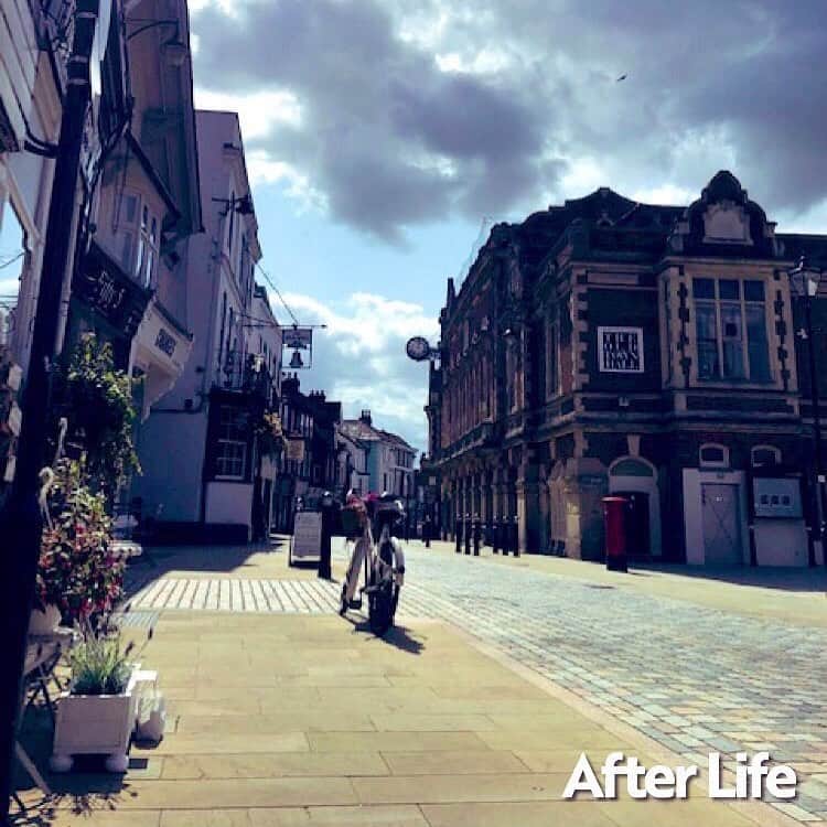 リッキー・ジャーヴェイスさんのインスタグラム写真 - (リッキー・ジャーヴェイスInstagram)「Lovely day in Tambury planning scenes for #AfterLife2.」8月21日 2時36分 - rickygervais