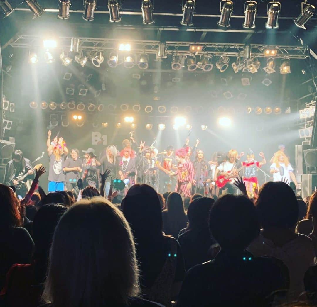 Kyrieのインスタグラム：「CoM福岡初日でした、有難う。  おにいたまに全部持ってかれましたね…  明日も楽しみー。」