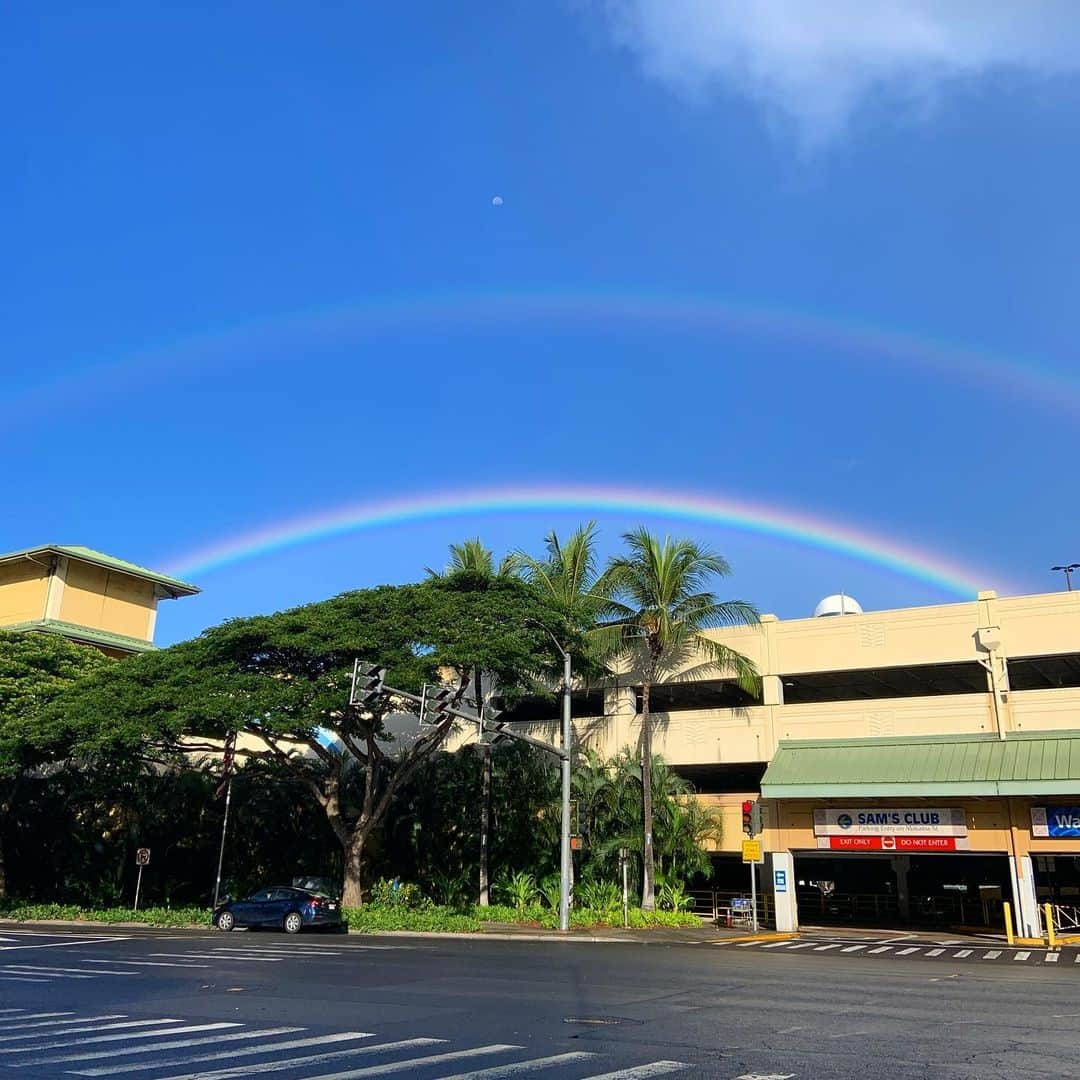 Aloha Street アロハストリートさんのインスタグラム写真 - (Aloha Street アロハストリートInstagram)「おはようございます！朝からダブルレインボー🌈🌈 ラッキー😊（エリカ） ・ #ハワイ#ダブルレインボー#hawaii#rainbow #アロハストリート#alohastreet」8月21日 2時55分 - alohastreetcom_hawaii