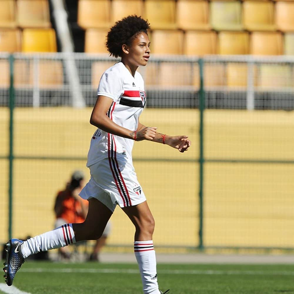 São Paulo FCさんのインスタグラム写真 - (São Paulo FCInstagram)「A são-paulina Yaya foi convocada pela primeira vez para a Seleção Brasileira principal. Com apenas 17 anos, a meio-campista foi chamada pela técnica da Seleção Brasileira, Pia Sundhage, para um torneio quadrangular em agosto, em São Paulo. “É um momento sem explicação, nunca imaginei, ainda mais com apenas 17 anos. Estou muito feliz", comemorou a jogadora #FutebolFemininoTricolor 🇾🇪」8月21日 3時09分 - saopaulofc