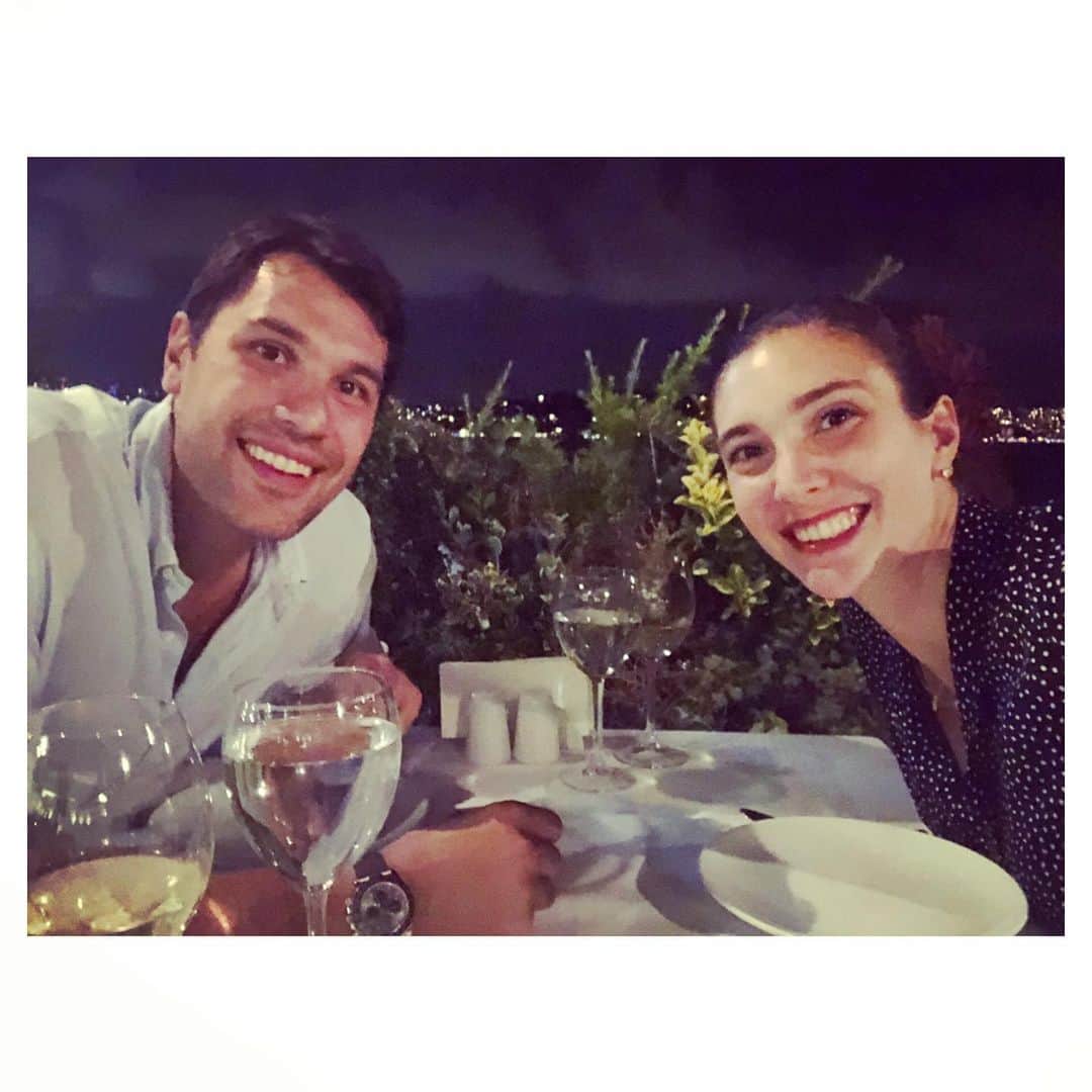 ナズ・アイデミルのインスタグラム：「Dolu dolu 6 sene 😱 👪 21.08.2013💙」
