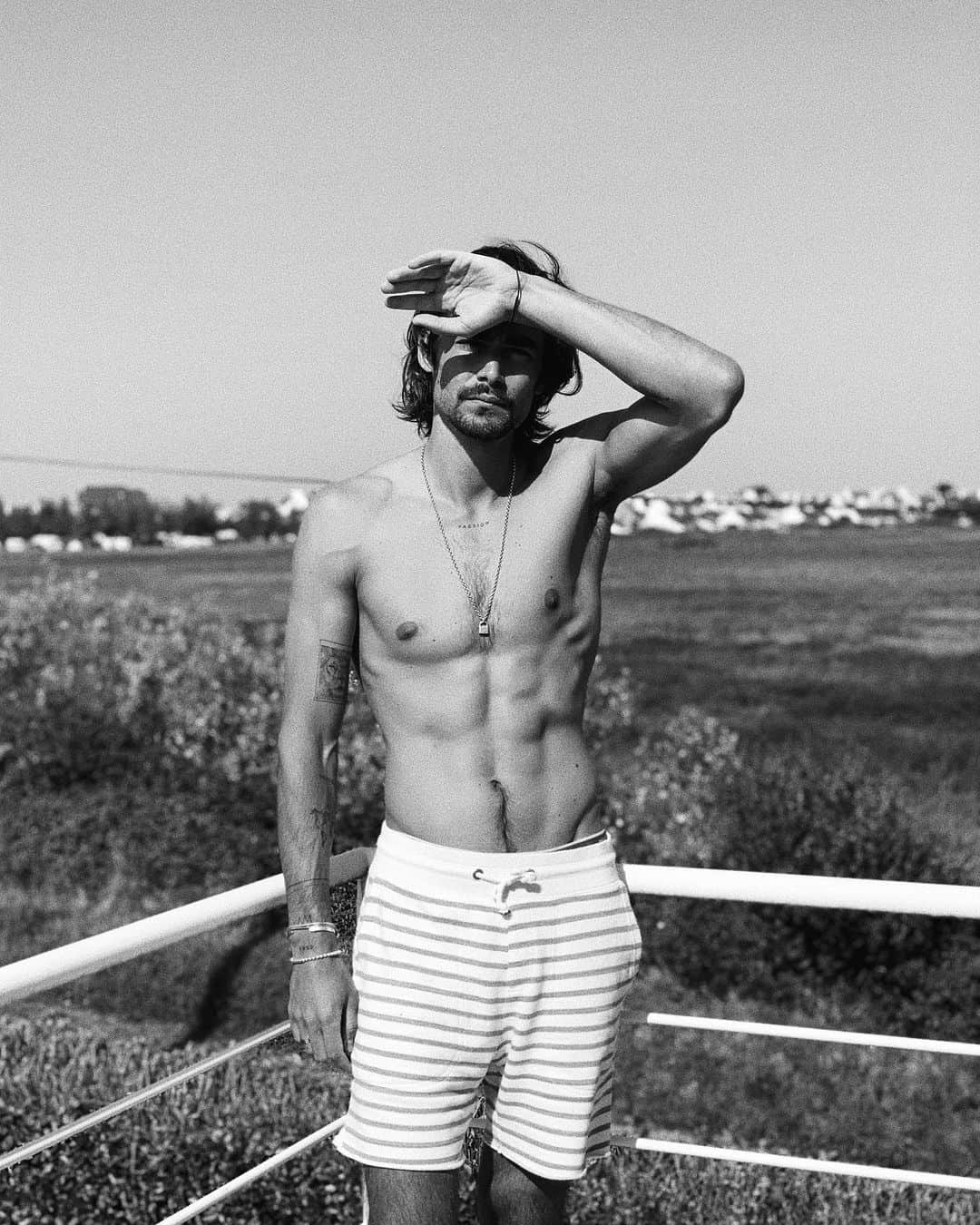 NICOLAS SIMOESのインスタグラム：「Sun cure ☀️✨」