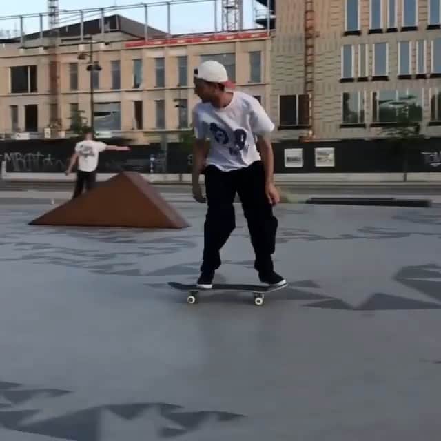 オルタモントのインスタグラム：「Touring Sweden w/ @ryan_lay 🇸🇪 // NEW signature ‘Lay Pant’ coming soon 💣 // 📹: @aramsabba7 @ryan.sherman // #CFADC」