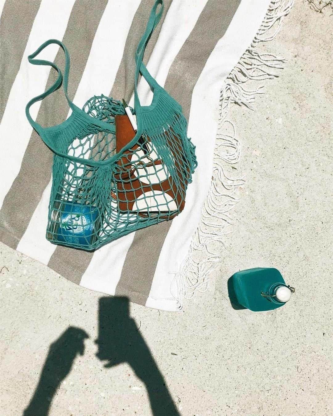 Vita Coco Coconut Waterのインスタグラム：「Did you know that Coconut Oil has a natural SPF of 4?  No, that doesn't mean we think you should use it as sunscreen.」