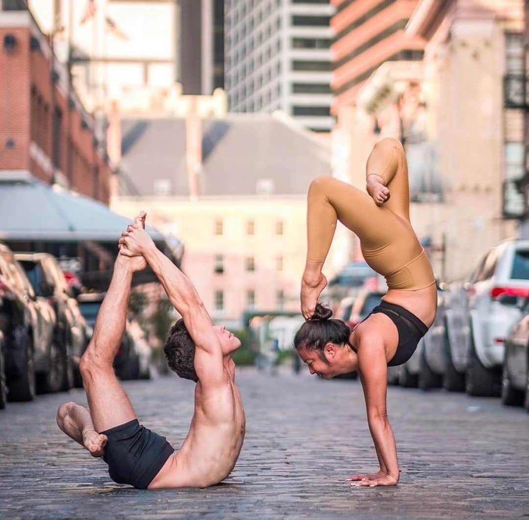 ALO Yogaさんのインスタグラム写真 - (ALO YogaInstagram)「✨HEY NEW YORK!✨ We love OM-ing with our Alo family at our SoHo location so much... and now our family is about to get SO MUCH BIGGER!! 😍😍 Get ready for our most epic sanctuary yet, coming to WILLIAMSBURG next month, September 2019 🙌⚡️ check out @alonewyork or stay tuned into our Instagram stories over the next month to get all the details and find out about all the fun surprises we have in store ❤️💥 #aloyoga #alo #newyork」8月21日 4時02分 - aloyoga