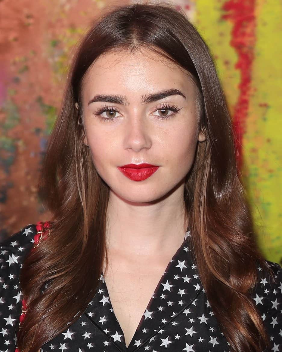 Just Jaredさんのインスタグラム写真 - (Just JaredInstagram)「@lilyjcollins just confirmed who she’s dating! Tap this pic in the LINK IN BIO to see what she said about her boyfriend, who is a Hollywood director.  #LilyCollins Photo: Getty」8月21日 4時04分 - justjared