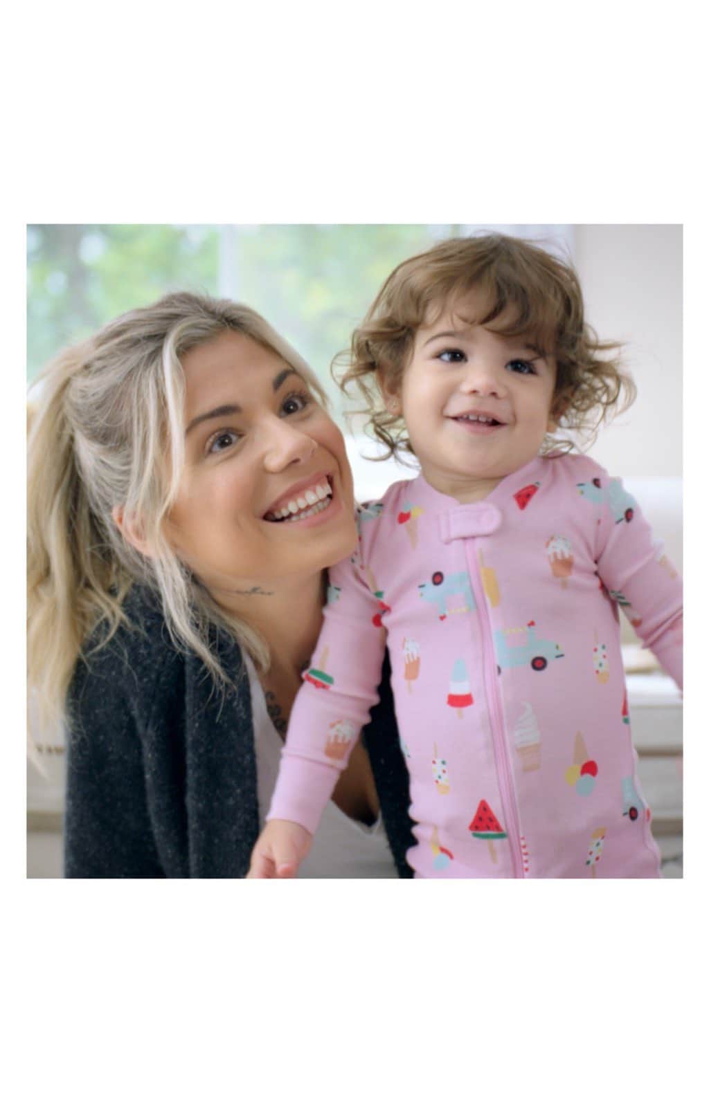 クリスティーナ・ペリーのインスタグラム：「(with the help of @scarymommy!) #ad」