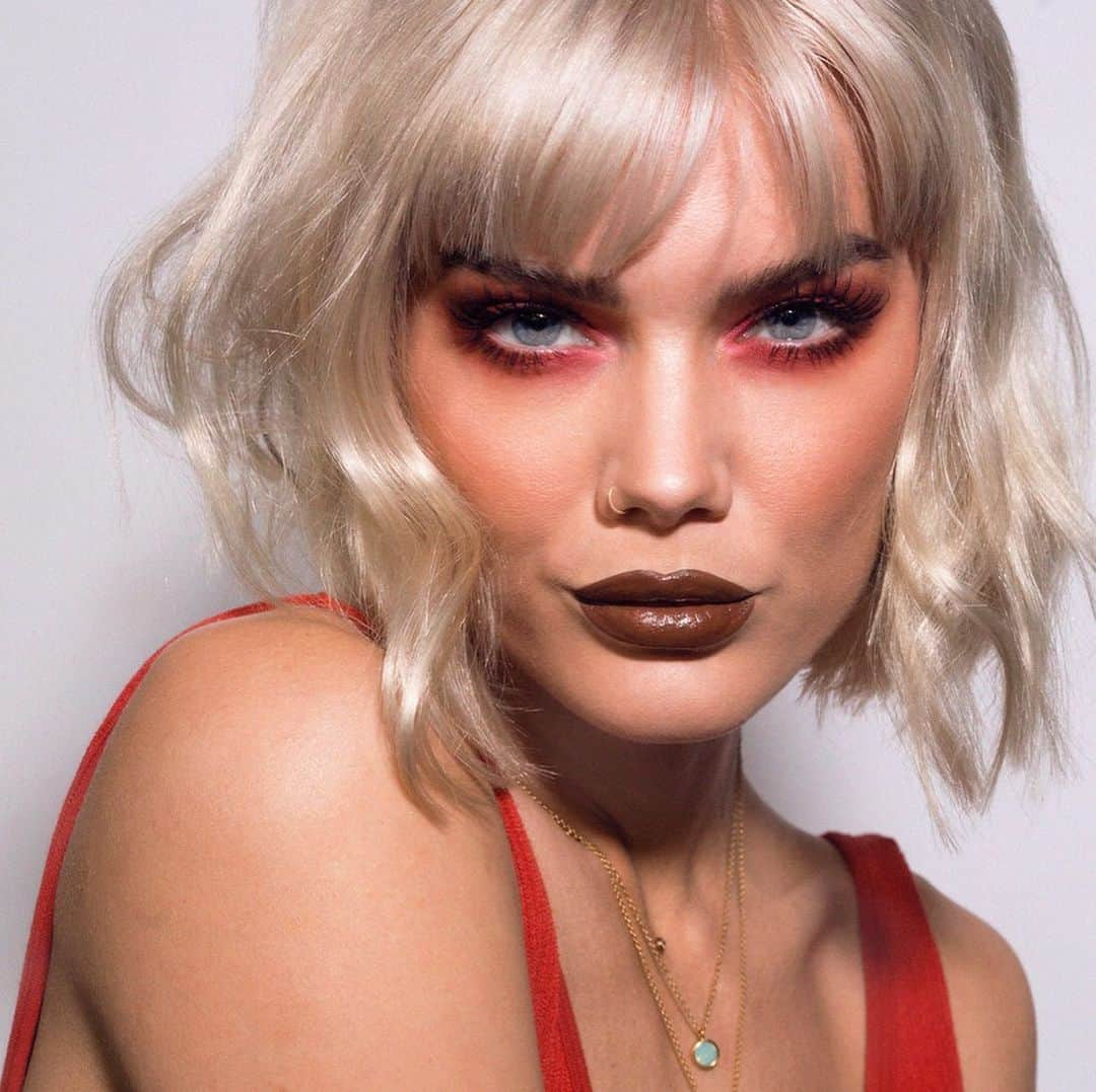 Linda Hallbergさんのインスタグラム写真 - (Linda HallbergInstagram)「Red eyes and Brown lips will always be one of my forever favorites! What’s yours? Produc meltdown  Base @nyxcosmeticsnordics Bare with me tinted skin veil True beige buff @lindahallbergcosmetics Infinity Deep Palette – Light year @lindahallbergcosmetics Spectral Palette – Dim @lindahallbergcosmetics Infinity Filter Light  Eyes @lindahallbergcosmetics Anger Mood Crayon @lindahallbergcosmetics Infinity Deep Palette – Mars, Red Shift, Fornax @lindahallbergcosmetics Spectral Palette – Dim @dependcosmetic Artificial Eyelashes Rebecka  Lips @meltcosmetics Liquid set lipstick Chestnut @lindahallbergcosmetics Fantastick Lipstick Extra」8月21日 4時35分 - lindahallberg