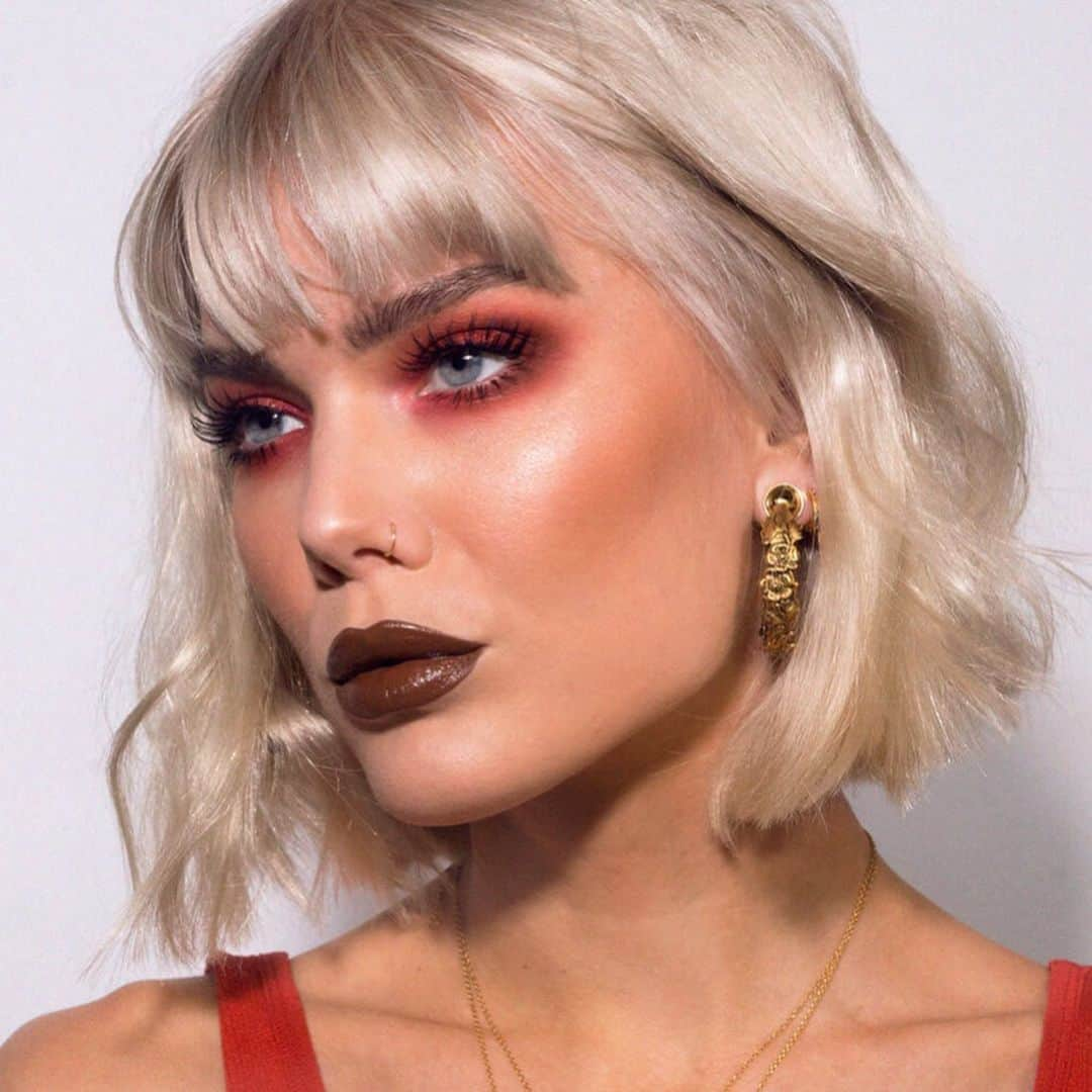 Linda Hallbergさんのインスタグラム写真 - (Linda HallbergInstagram)「Red eyes and Brown lips will always be one of my forever favorites! What’s yours? Produc meltdown  Base @nyxcosmeticsnordics Bare with me tinted skin veil True beige buff @lindahallbergcosmetics Infinity Deep Palette – Light year @lindahallbergcosmetics Spectral Palette – Dim @lindahallbergcosmetics Infinity Filter Light  Eyes @lindahallbergcosmetics Anger Mood Crayon @lindahallbergcosmetics Infinity Deep Palette – Mars, Red Shift, Fornax @lindahallbergcosmetics Spectral Palette – Dim @dependcosmetic Artificial Eyelashes Rebecka  Lips @meltcosmetics Liquid set lipstick Chestnut @lindahallbergcosmetics Fantastick Lipstick Extra」8月21日 4時35分 - lindahallberg