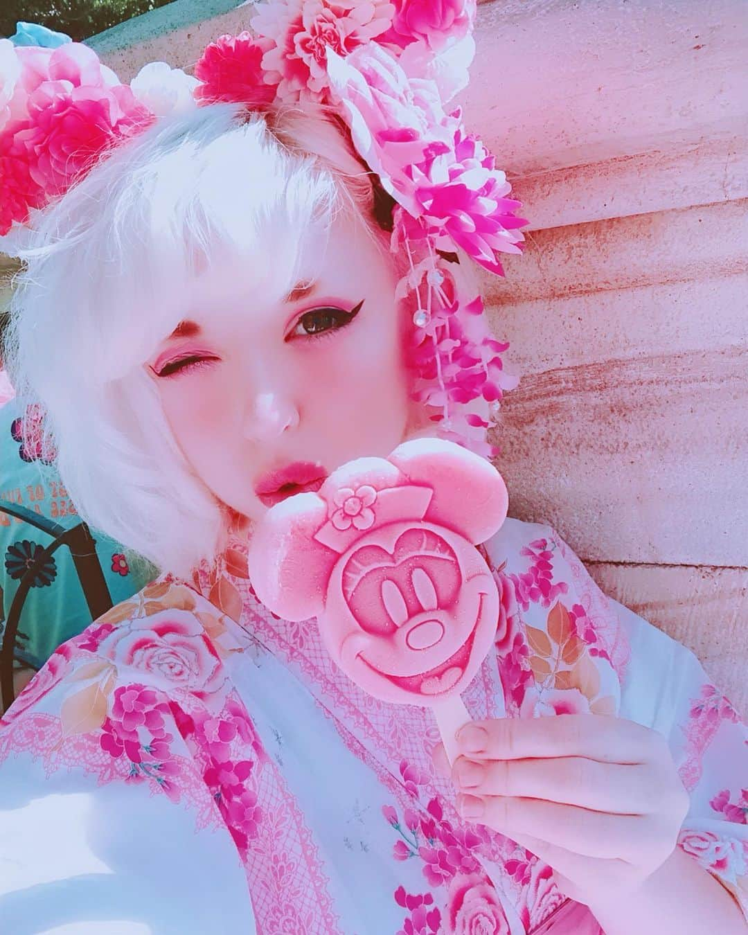 Elizabunnii エリザバニーのインスタグラム：「💝Minnie Ice Bar~💘🌺💕✨ #yukata #yukata👘 #tokyodisneysea #minnieicebar #disneysea #disneygram #disney #mickeyears #yukatagirl #浴衣 #浴衣帯アレンジ #浴衣コーデ #浴衣アレンジ  #ディズニー好き #ディズニー #ディズニーシー #ディズニーコーデ #ミニーアイスバー」