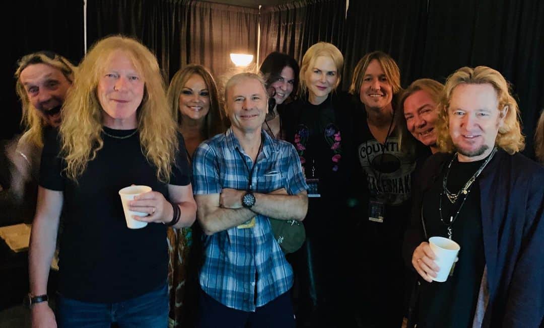 のインスタグラム：「To the entire @ironmaiden team-  where do i begin?....... You were ALL beyond hospitable- and quite honestly it was a surreal dream come true for me (us) to meet you guys- AND then when u hit the stage....???- HOLY SHIT...... I told Nic “you wanna see THE MASTERS?- here they are”... and you delivered a fucking ATOMIC EXPLOSION of EVERYTHING that makes you THE GREATEST. The playing- the arrangements- the set list- the sound, the lighting- EDDY!!!!- and BRUUUUUUUUCE- good God man- you’re super human.  ALL HAIL THE MATCHLESS, THE PEERLESS IRON MAIDEN. - KU」