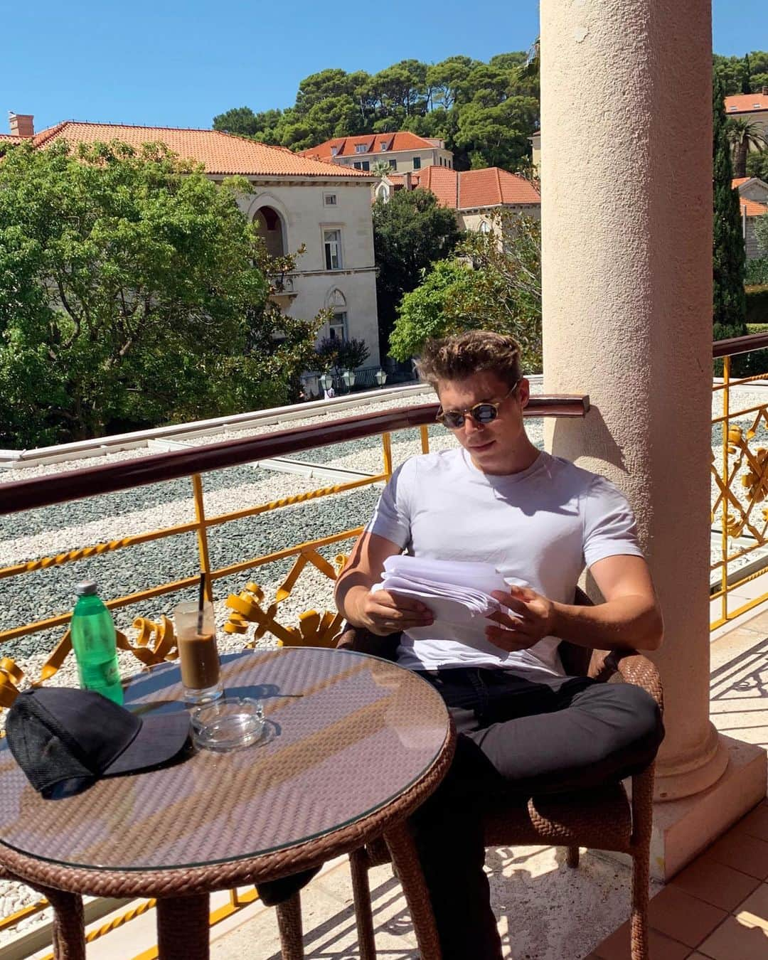 ノーラン・ジェラード・ファンクさんのインスタグラム写真 - (ノーラン・ジェラード・ファンクInstagram)「Life on vacation. Anyone wanna help learn 13 pages of dialogue? #actorlife」8月21日 4時39分 - nolanfunk