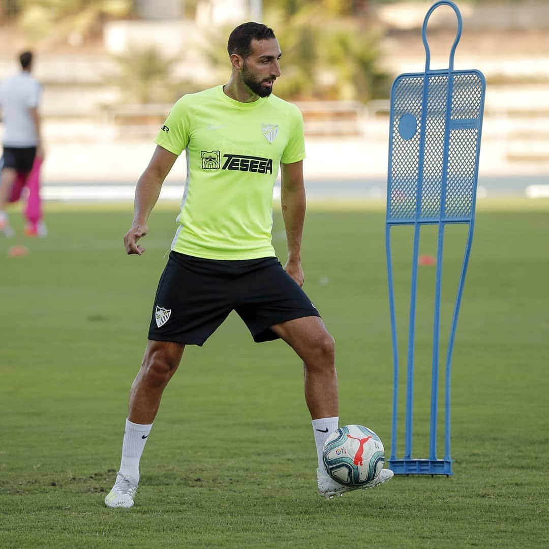 マラガCFさんのインスタグラム写真 - (マラガCFInstagram)「@josseroodriguez25 💪  #FirstDay #Training #Welcome #TrainingSession」8月21日 4時50分 - malagacf