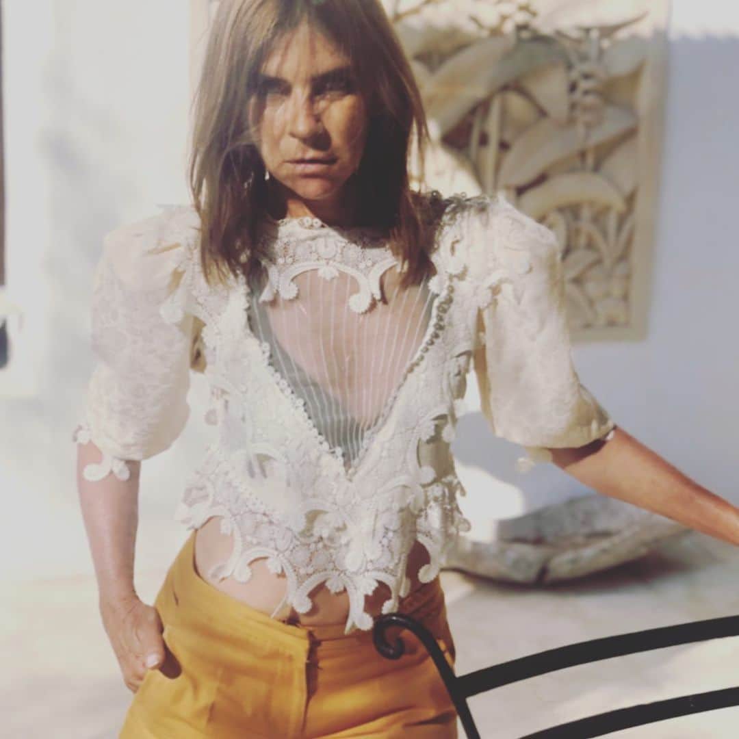 カリーヌ・ロワトフェルドのインスタグラム：「Summertime.📸 @alexanderdipersia @anthonyvacarello」