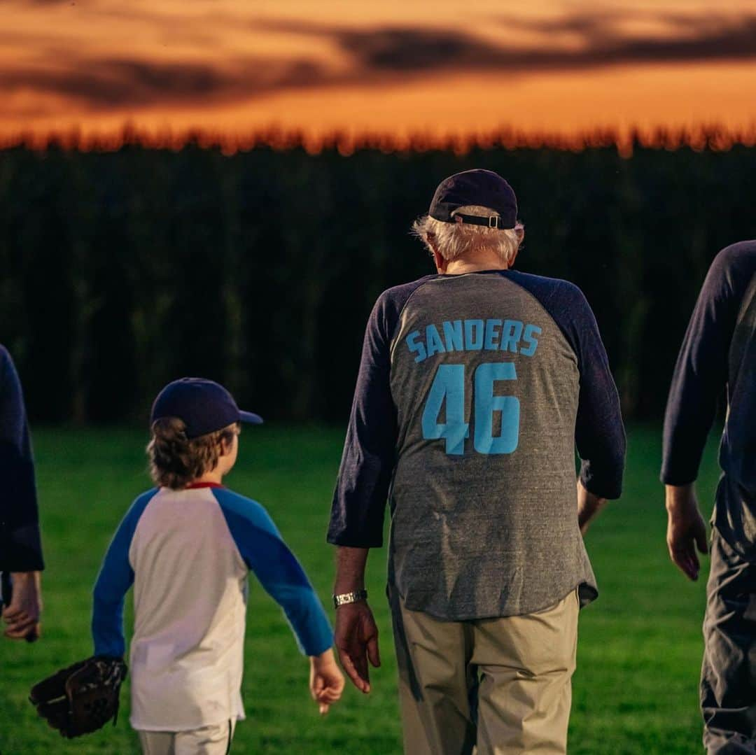 バーニー・サンダースさんのインスタグラム写真 - (バーニー・サンダースInstagram)「The message that we remember from the movie "Field of Dreams" is a message of hope: If you build it, they will come.  And that is the message of our campaign. Things seem impossible until we make it happen, and if we stand together, we can fulfill the dream of this country.」8月21日 4時45分 - berniesanders