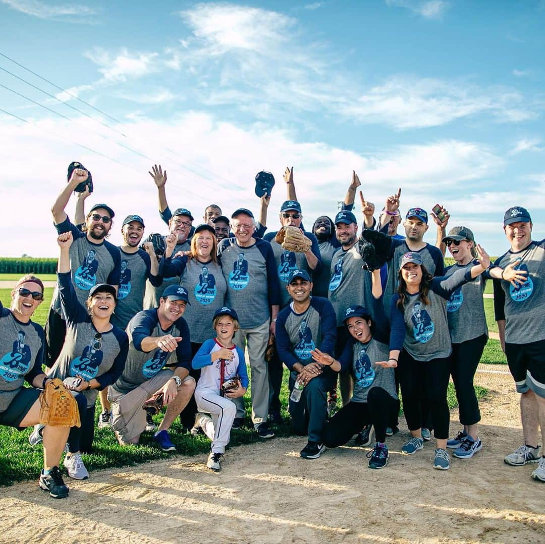 バーニー・サンダースさんのインスタグラム写真 - (バーニー・サンダースInstagram)「The message that we remember from the movie "Field of Dreams" is a message of hope: If you build it, they will come.  And that is the message of our campaign. Things seem impossible until we make it happen, and if we stand together, we can fulfill the dream of this country.」8月21日 4時45分 - berniesanders