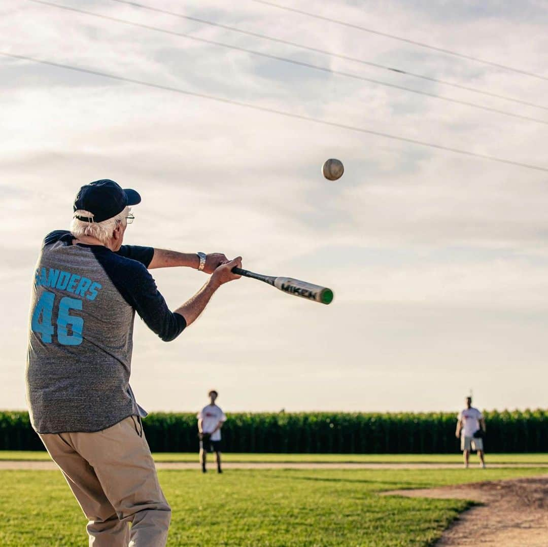 バーニー・サンダースさんのインスタグラム写真 - (バーニー・サンダースInstagram)「The message that we remember from the movie "Field of Dreams" is a message of hope: If you build it, they will come.  And that is the message of our campaign. Things seem impossible until we make it happen, and if we stand together, we can fulfill the dream of this country.」8月21日 4時45分 - berniesanders