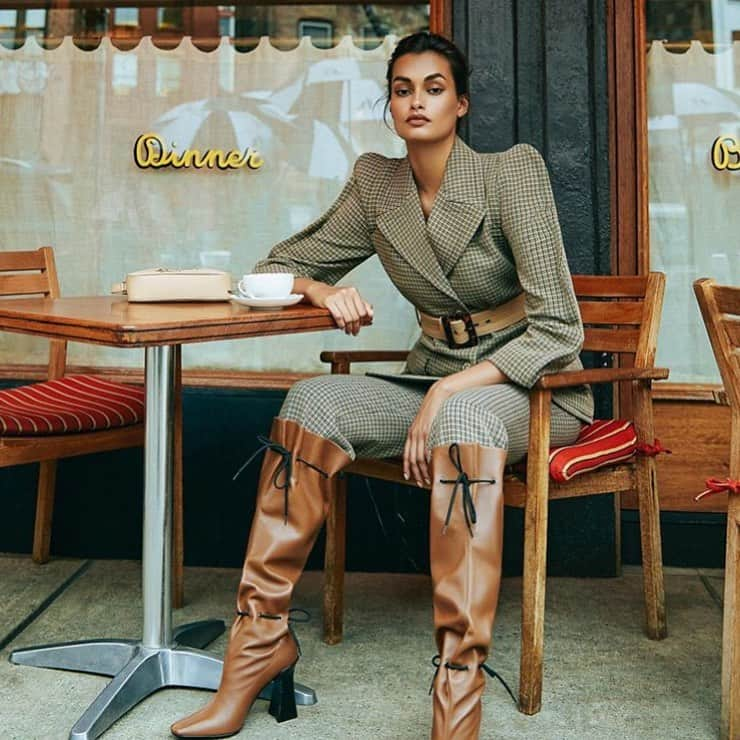 IMG Modelsさんのインスタグラム写真 - (IMG ModelsInstagram)「Out to Lunch. 🍽 @giizeleoliveira stars in the latest @harpersbazaarus. #📷 @carlaguler #👗 @kerrypieri #✂️ @linhhair #💄 @andrea_tiller x @thewallgroup #⭐️ @weloveyourgenes #IMGstars」8月21日 4時50分 - imgmodels