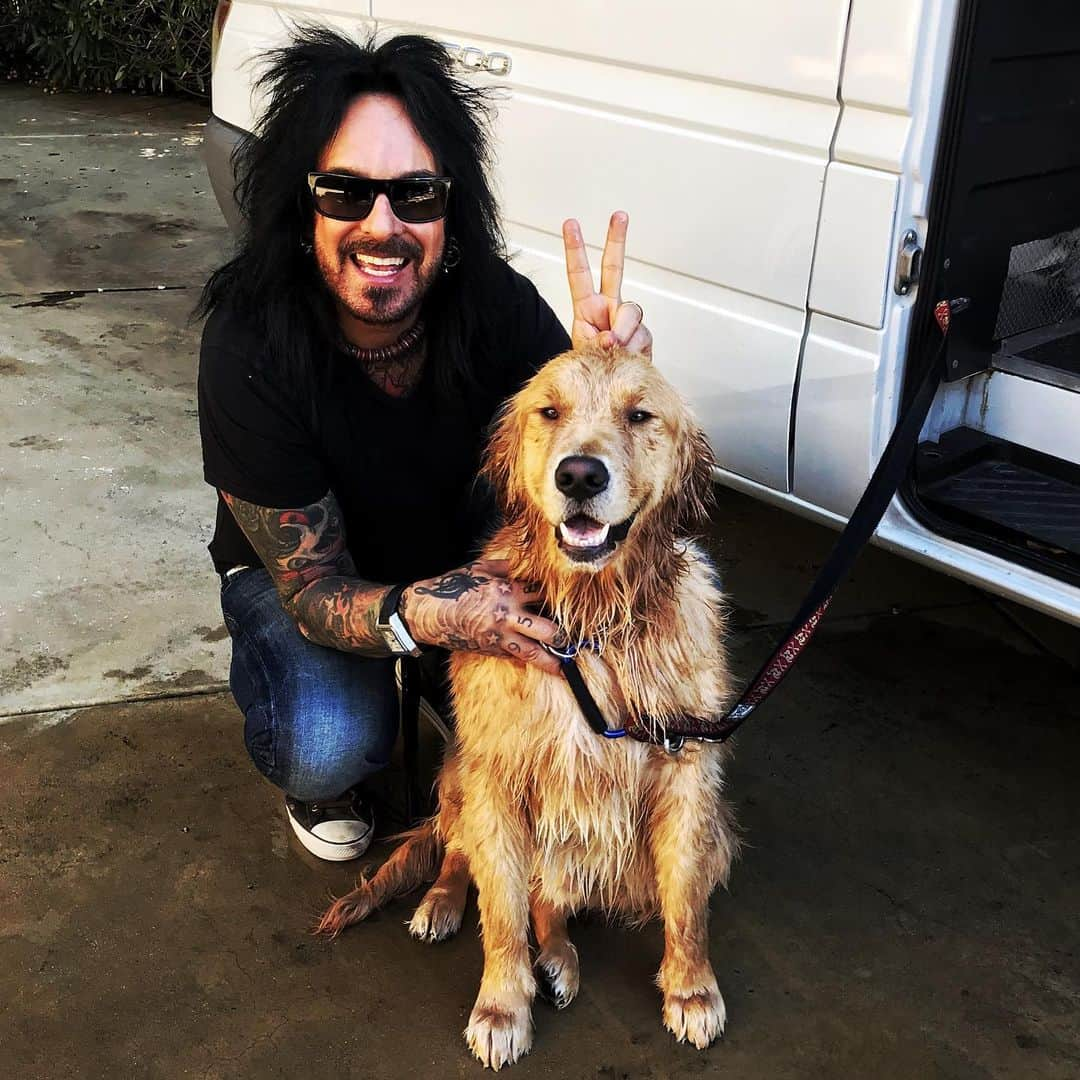 ニッキー・シックスさんのインスタグラム写真 - (ニッキー・シックスInstagram)「This guy Houdini Sixx is 4 years old today...What a blessing he is to our family. I often say I wanna be a better person like my dogs. #mansbestfriend #happybirthday」8月21日 4時59分 - nikkisixxpixx